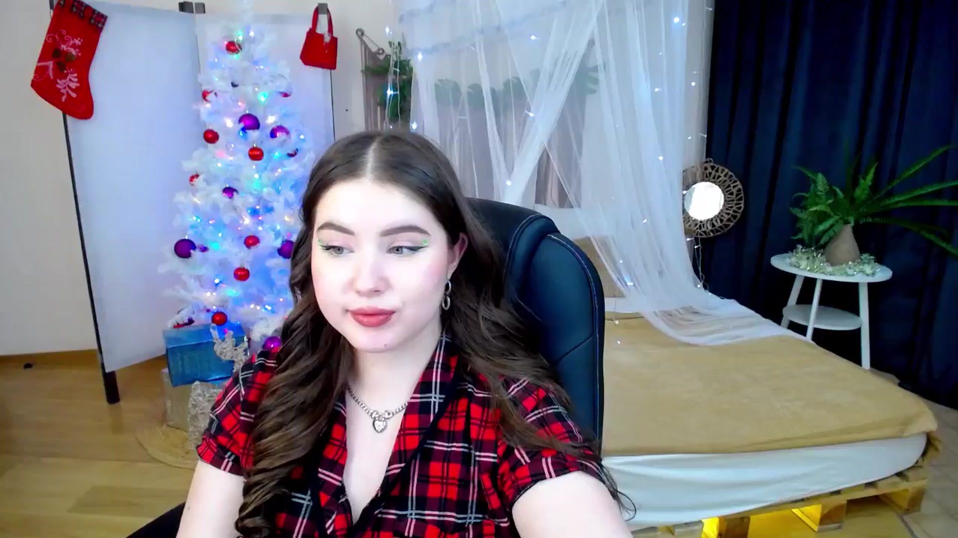 Gallery image thumbnail from AdmireMyEyes's myfreecams stream on, 12/11/2024, 02:52 image 6 of 20