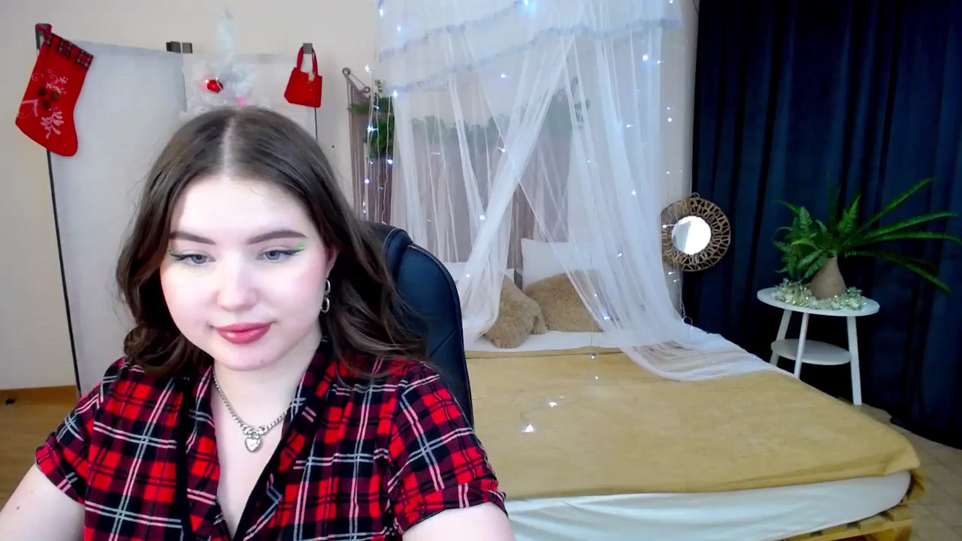 Gallery image thumbnail from AdmireMyEyes's myfreecams stream on, 12/11/2024, 02:52 image 14 of 20