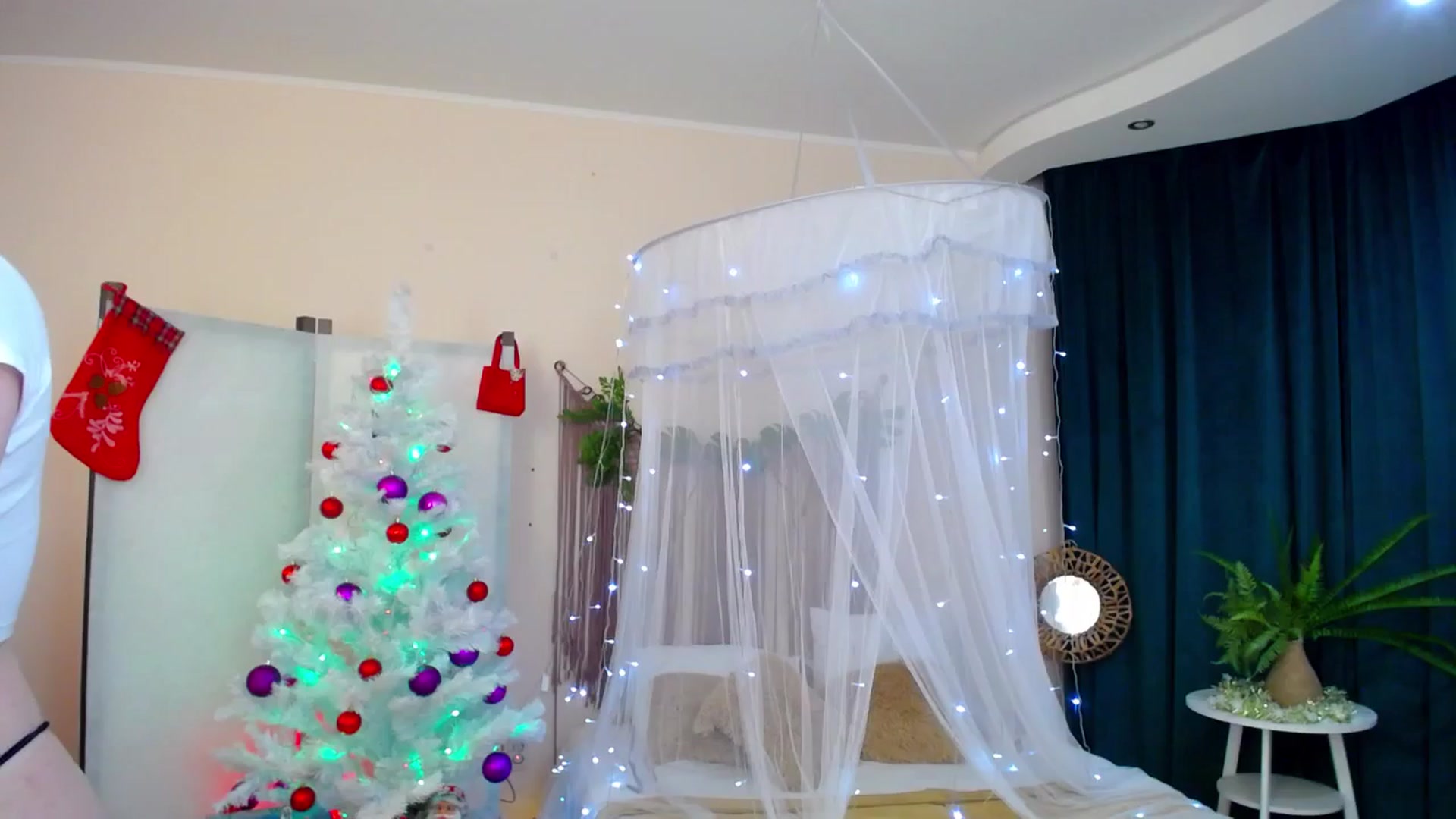 Gallery image thumbnail from AdmireMyEyes's myfreecams stream on, 12/11/2024, 18:41 image 13 of 20