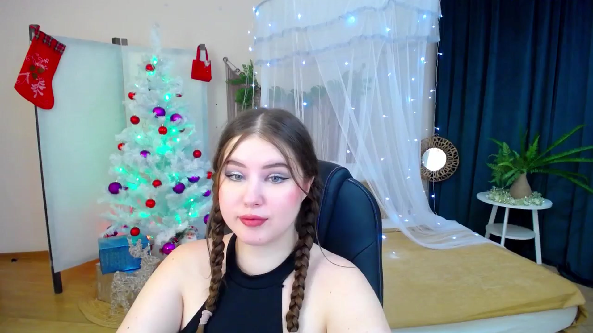 Gallery image thumbnail from AdmireMyEyes's myfreecams stream on, 12/11/2024, 19:24 image 11 of 20