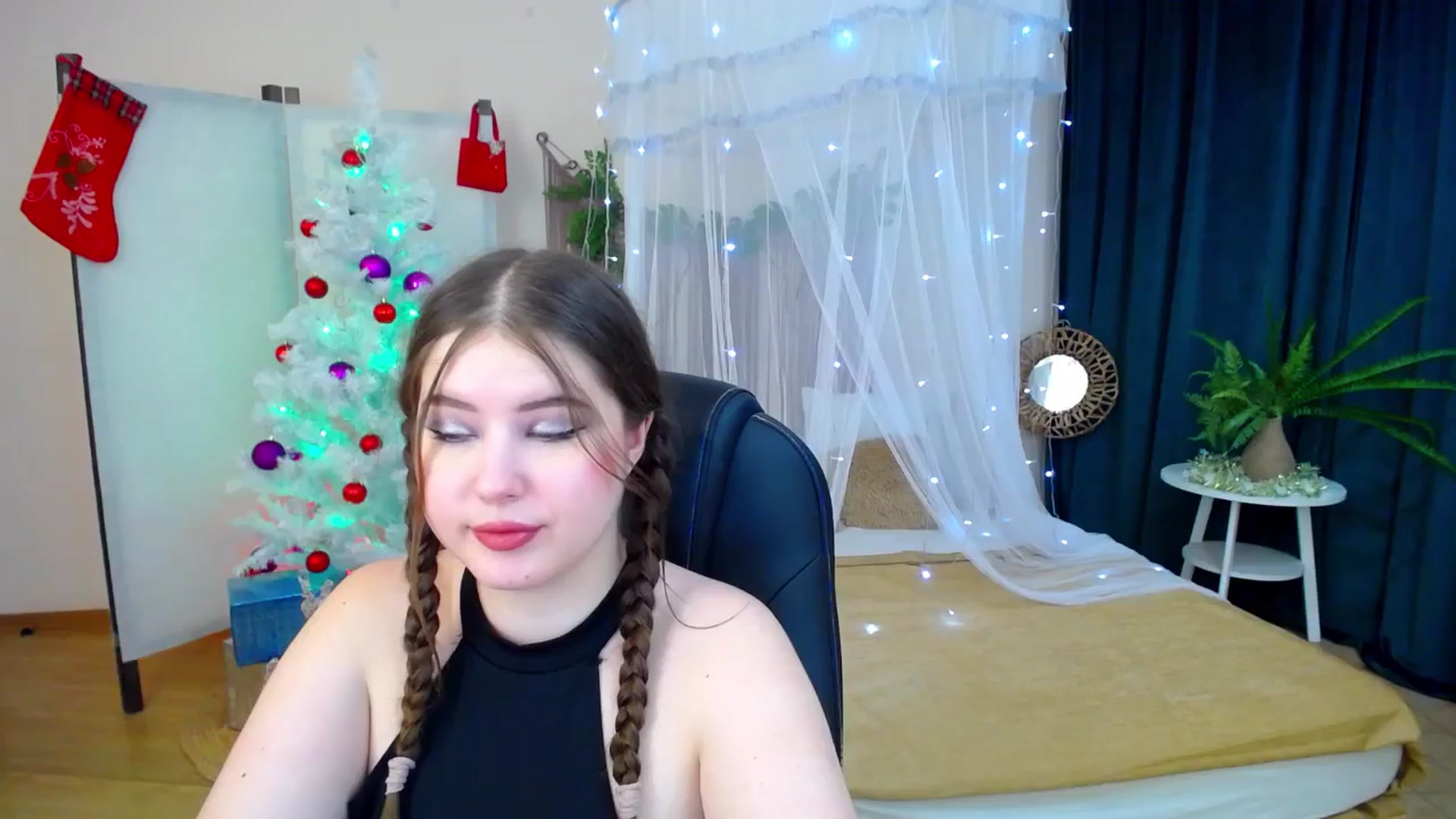 Gallery image thumbnail from AdmireMyEyes's myfreecams stream on, 12/11/2024, 19:44 image 19 of 20