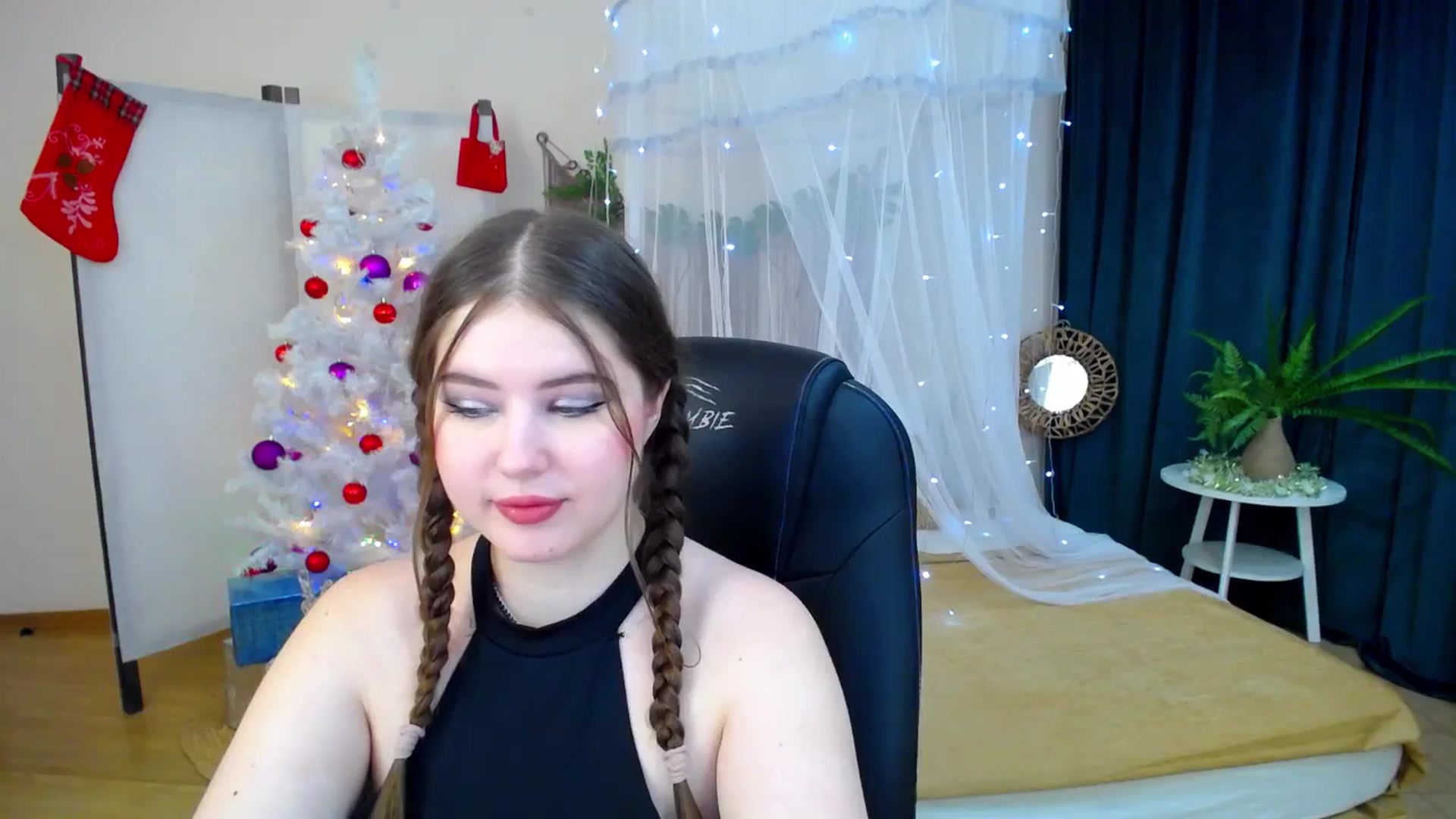 Gallery image thumbnail from AdmireMyEyes's myfreecams stream on, 12/11/2024, 19:44 image 12 of 20