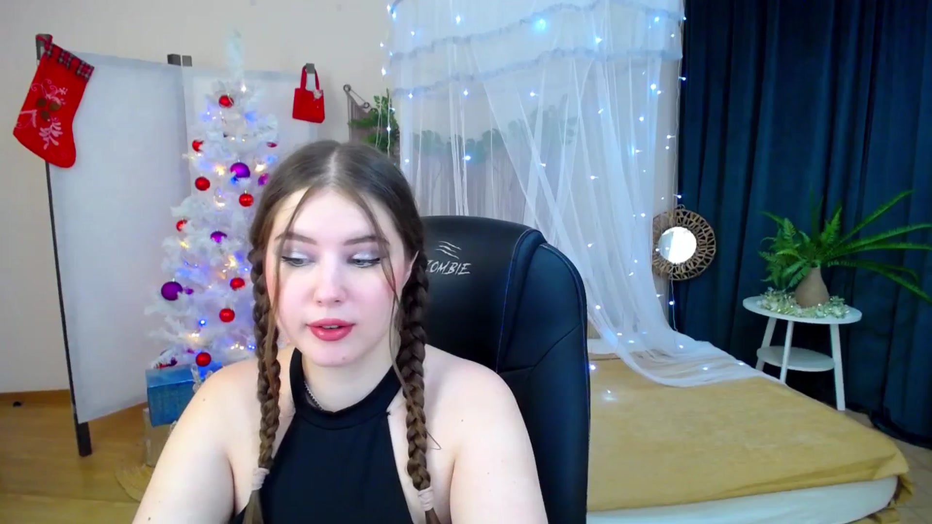 Gallery image thumbnail from AdmireMyEyes's myfreecams stream on, 12/11/2024, 19:44 image 11 of 20