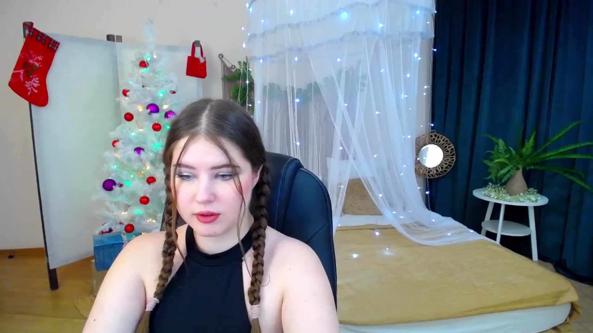 Gallery image thumbnail from AdmireMyEyes's myfreecams stream on, 12/11/2024, 19:44 image 15 of 20