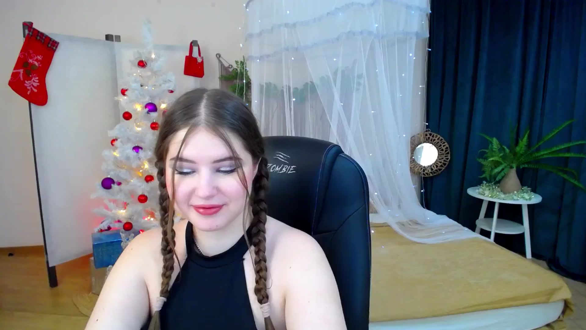 Gallery image thumbnail from AdmireMyEyes's myfreecams stream on, 12/11/2024, 19:44 image 10 of 20