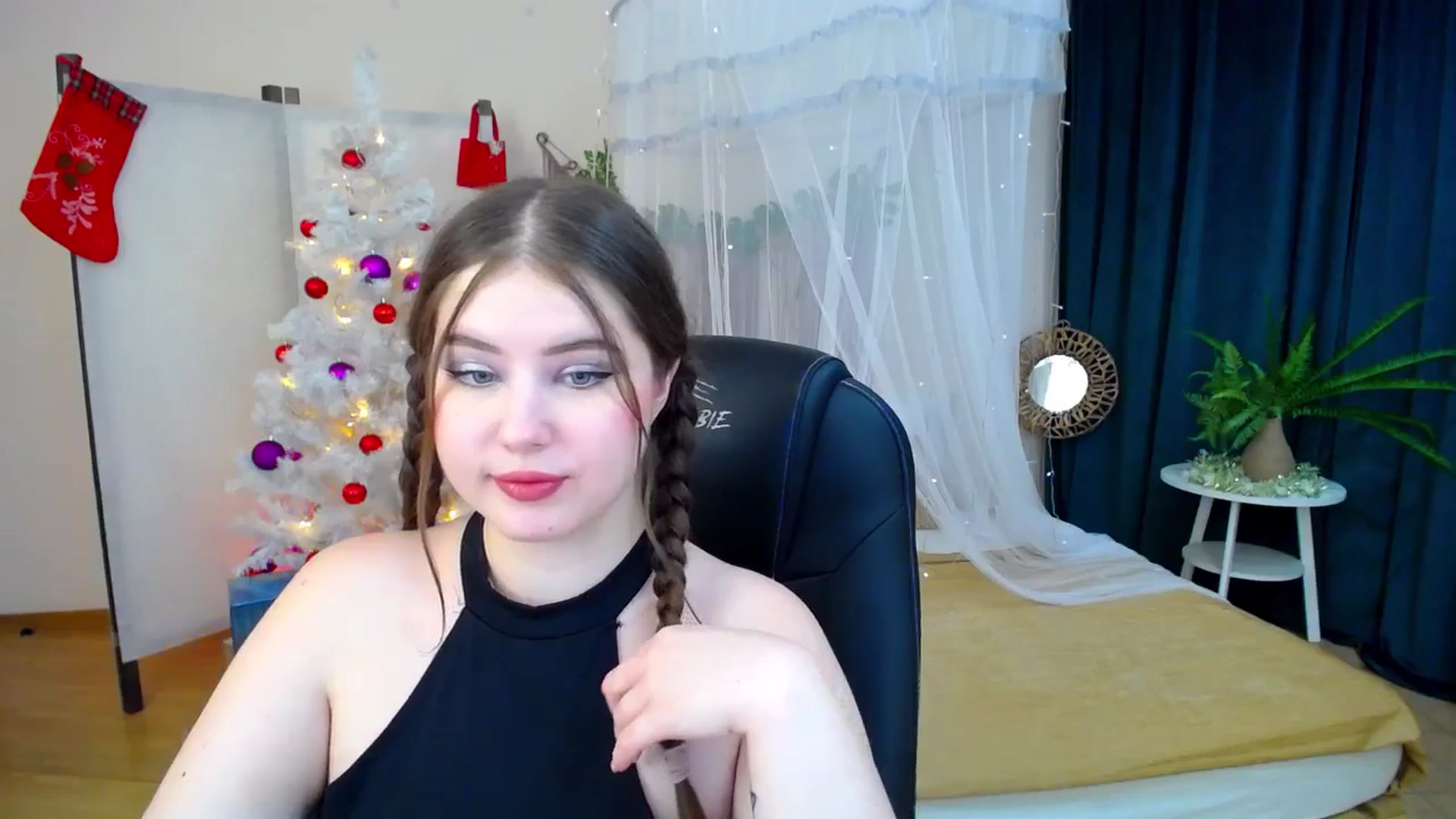 Gallery image thumbnail from AdmireMyEyes's myfreecams stream on, 12/11/2024, 19:44 image 14 of 20