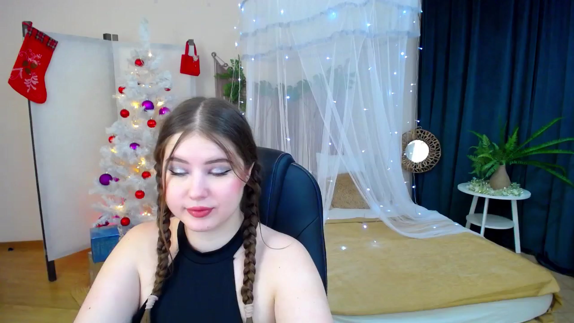 Gallery image thumbnail from AdmireMyEyes's myfreecams stream on, 12/11/2024, 19:44 image 17 of 20