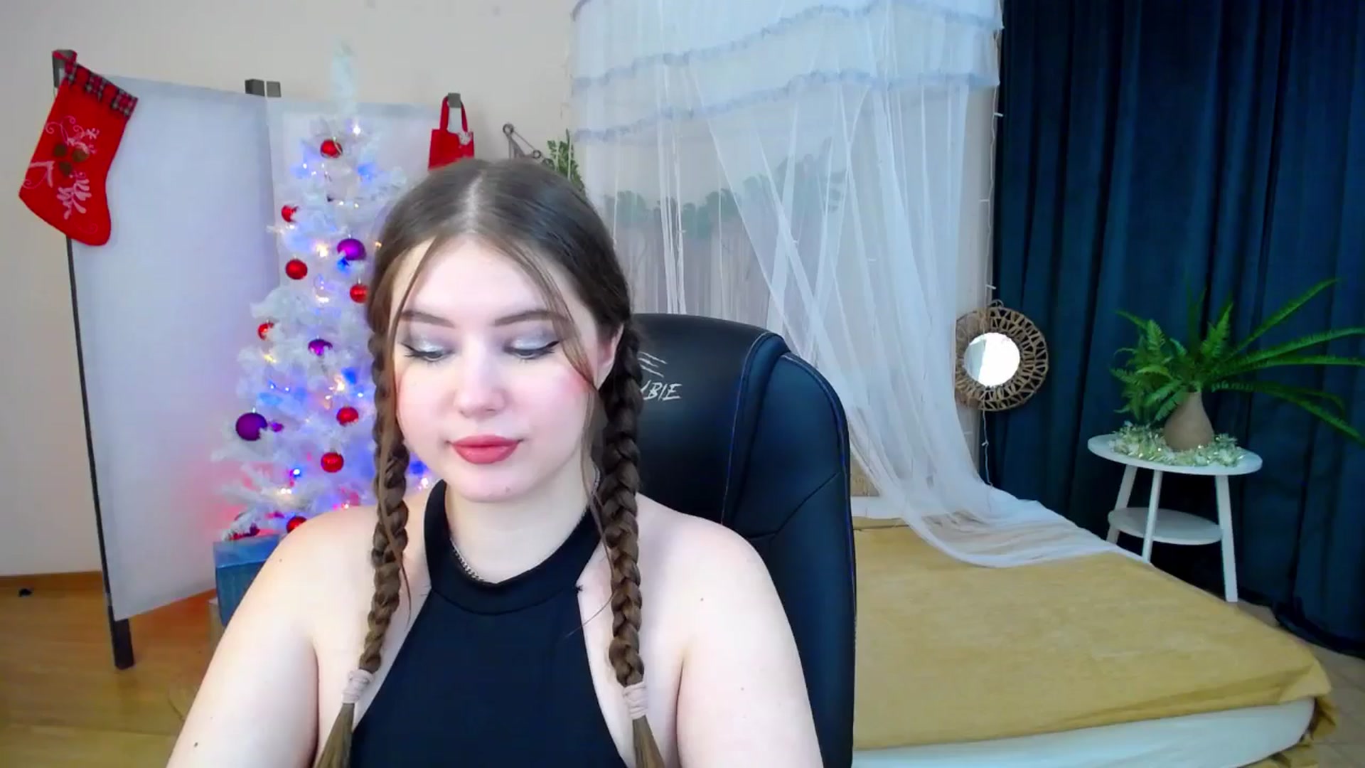 Gallery image thumbnail from AdmireMyEyes's myfreecams stream on, 12/11/2024, 19:44 image 7 of 20