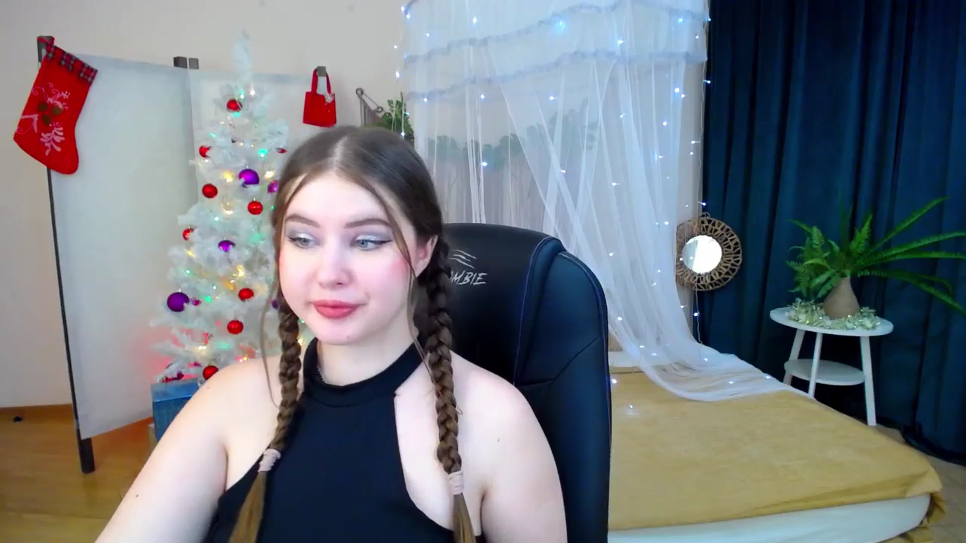 Gallery image thumbnail from AdmireMyEyes's myfreecams stream on, 12/11/2024, 19:44 image 13 of 20