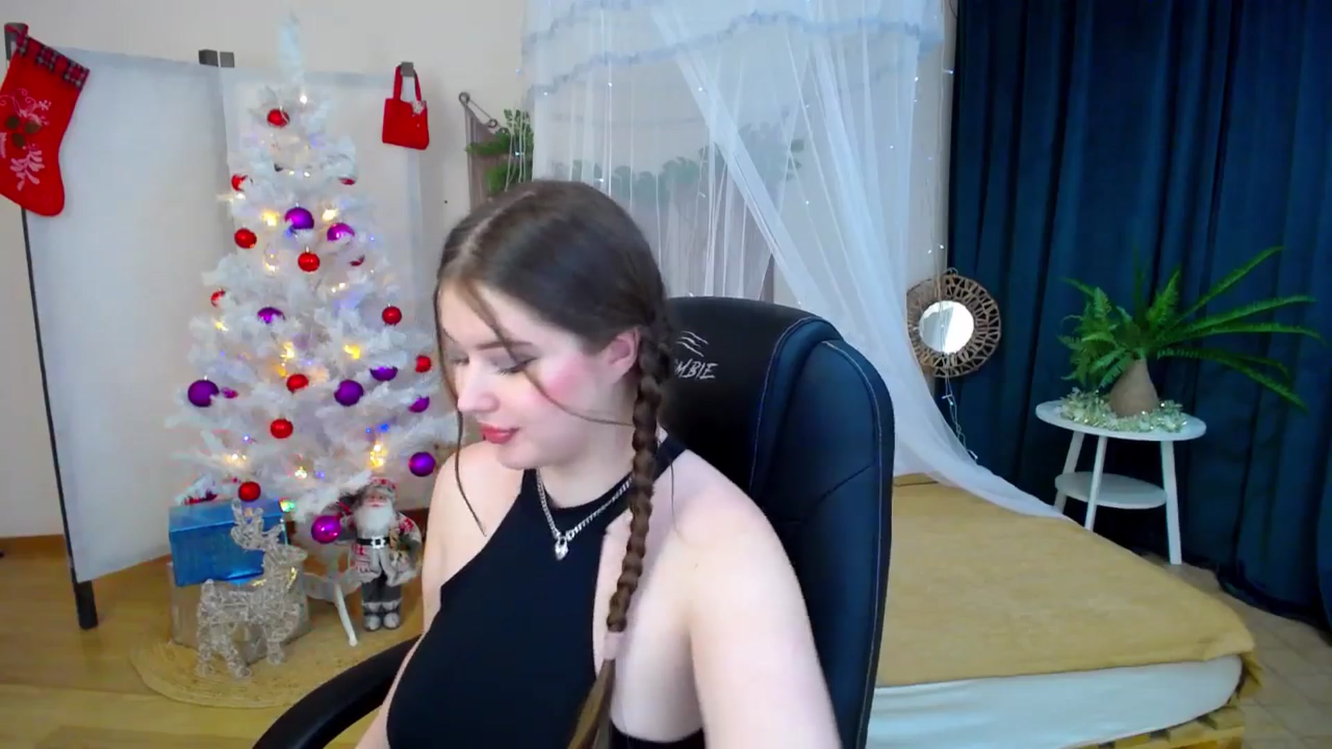 Gallery image thumbnail from AdmireMyEyes's myfreecams stream on, 12/11/2024, 21:47 image 15 of 20