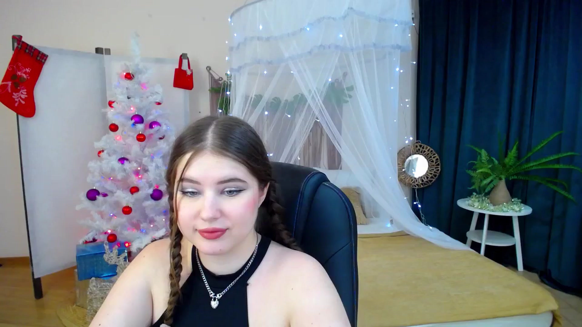 Gallery image thumbnail from AdmireMyEyes's myfreecams stream on, 12/11/2024, 21:47 image 8 of 20
