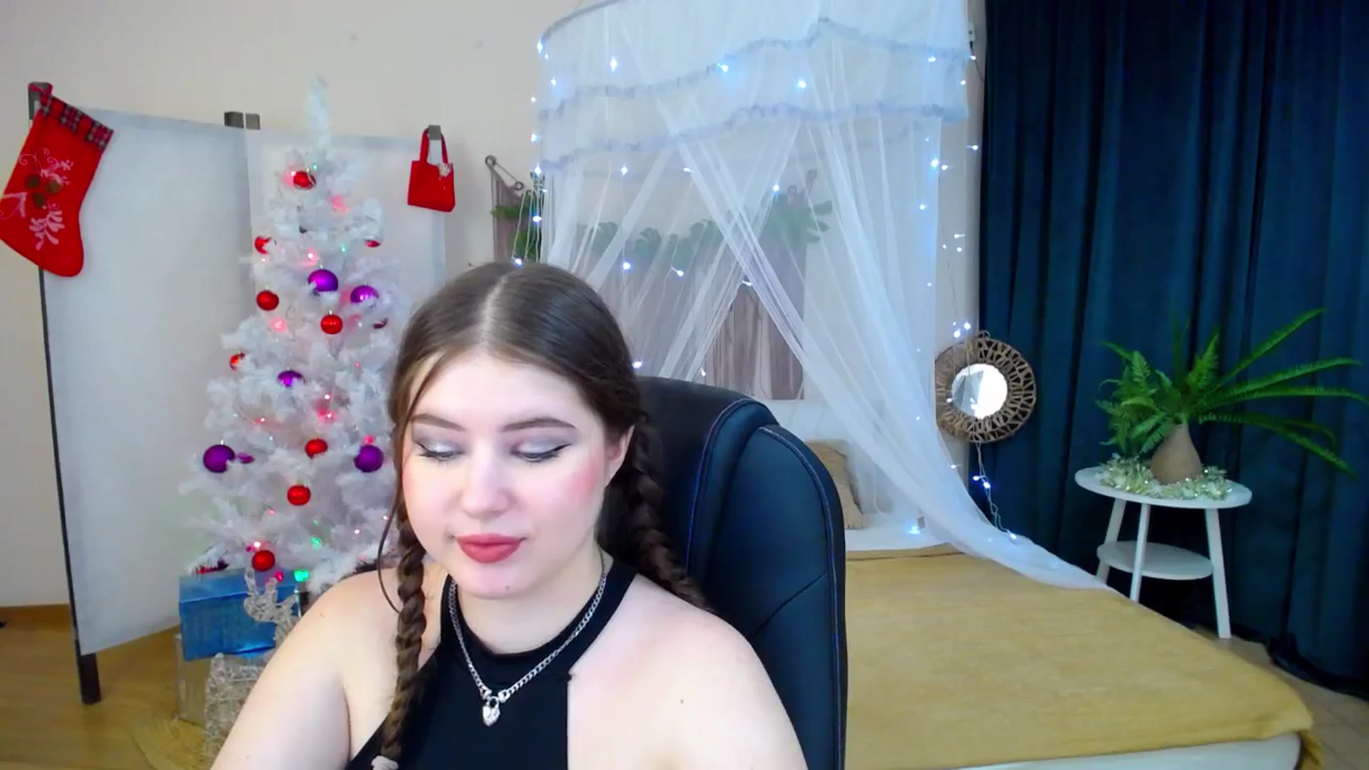 Gallery image thumbnail from AdmireMyEyes's myfreecams stream on, 12/11/2024, 21:47 image 7 of 20