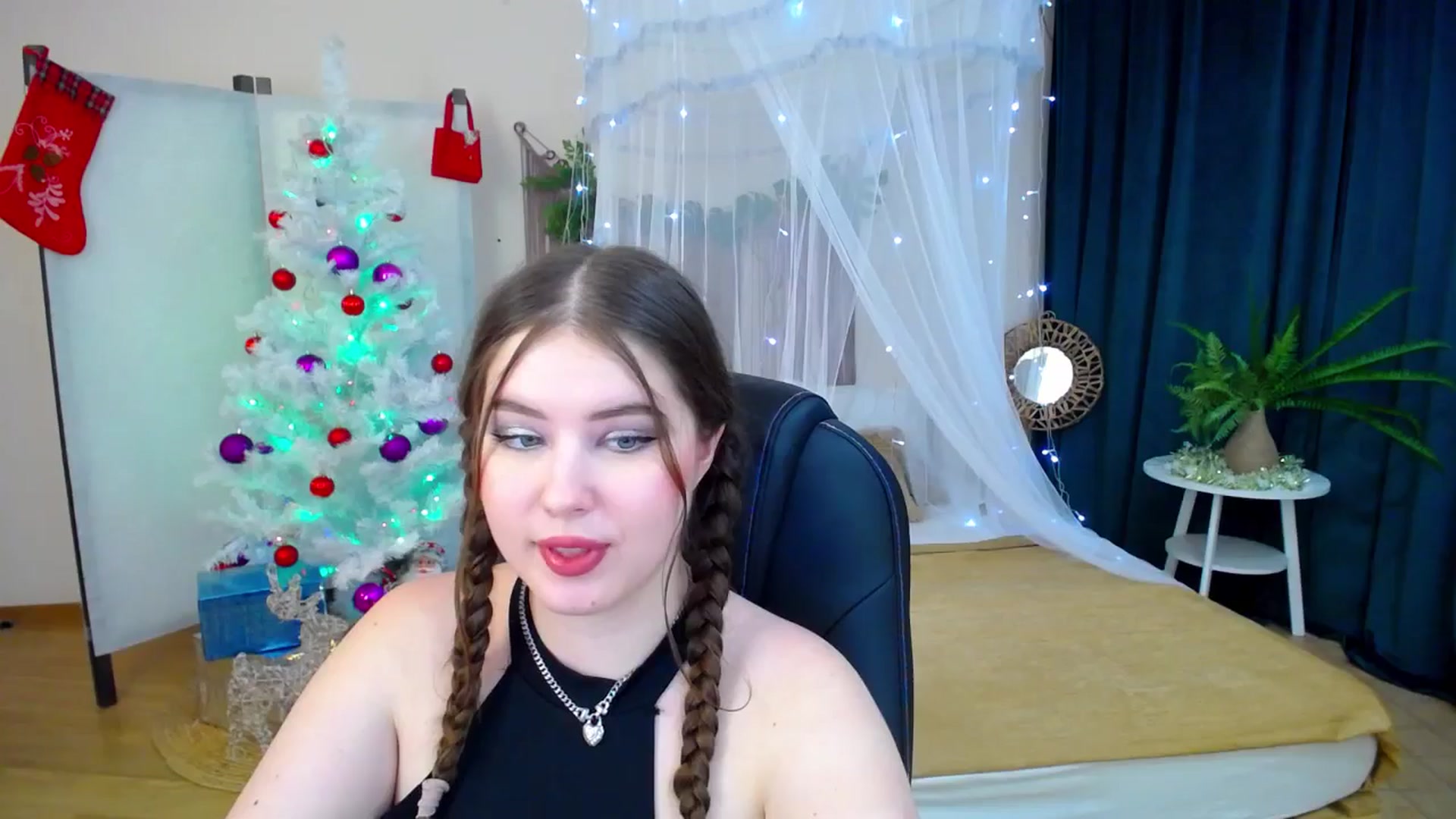 Gallery image thumbnail from AdmireMyEyes's myfreecams stream on, 12/11/2024, 21:47 image 16 of 20