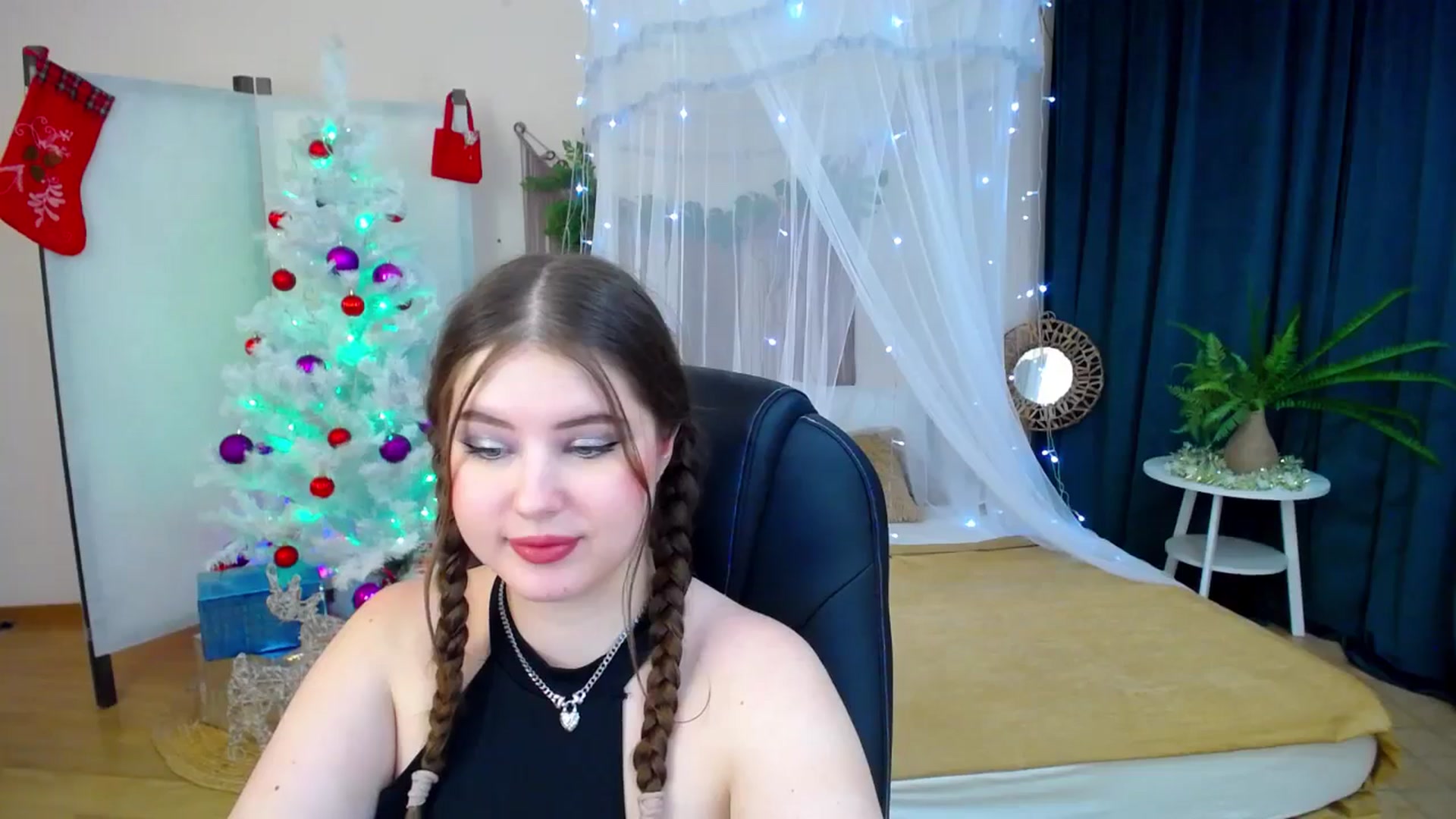 Gallery image thumbnail from AdmireMyEyes's myfreecams stream on, 12/11/2024, 21:47 image 20 of 20
