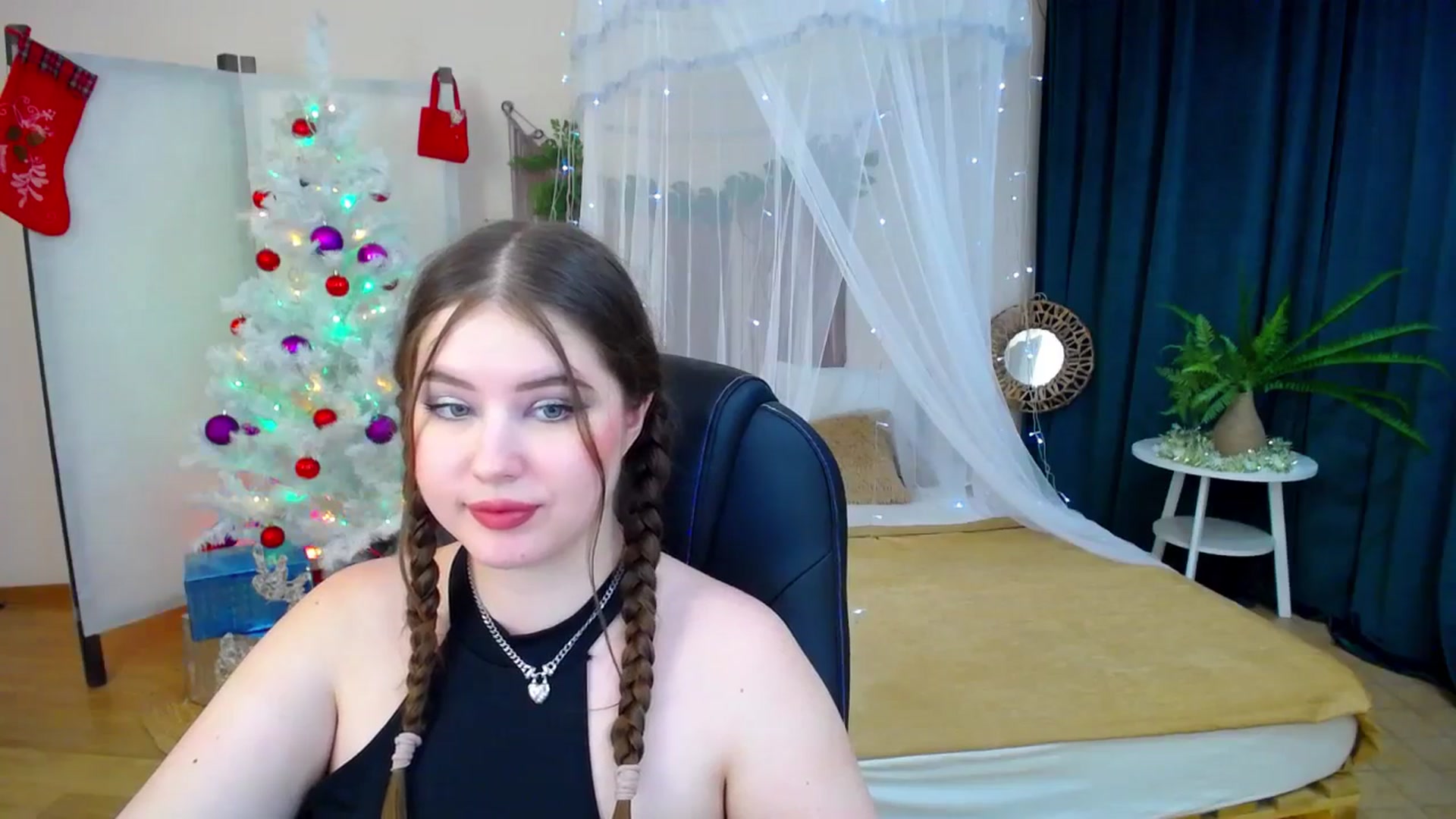 Gallery image thumbnail from AdmireMyEyes's myfreecams stream on, 12/11/2024, 21:47 image 14 of 20
