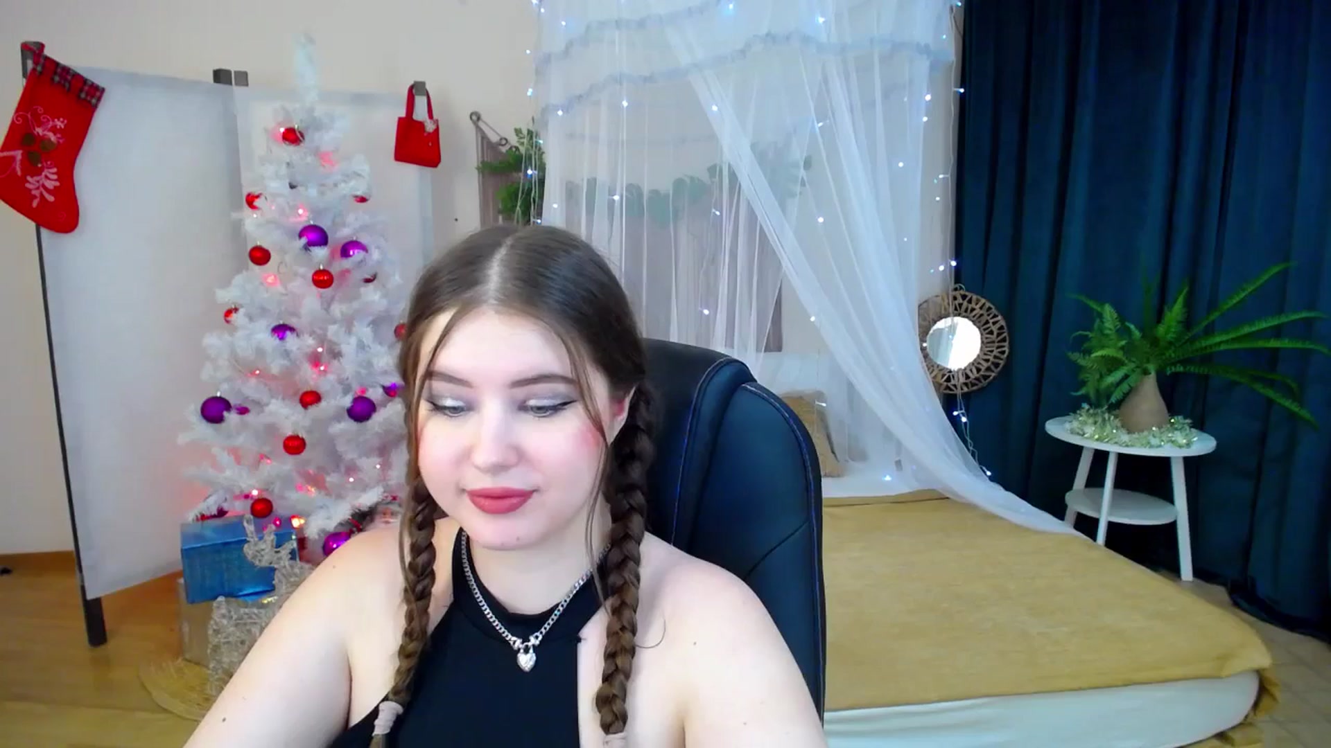 Gallery image thumbnail from AdmireMyEyes's myfreecams stream on, 12/11/2024, 21:47 image 18 of 20