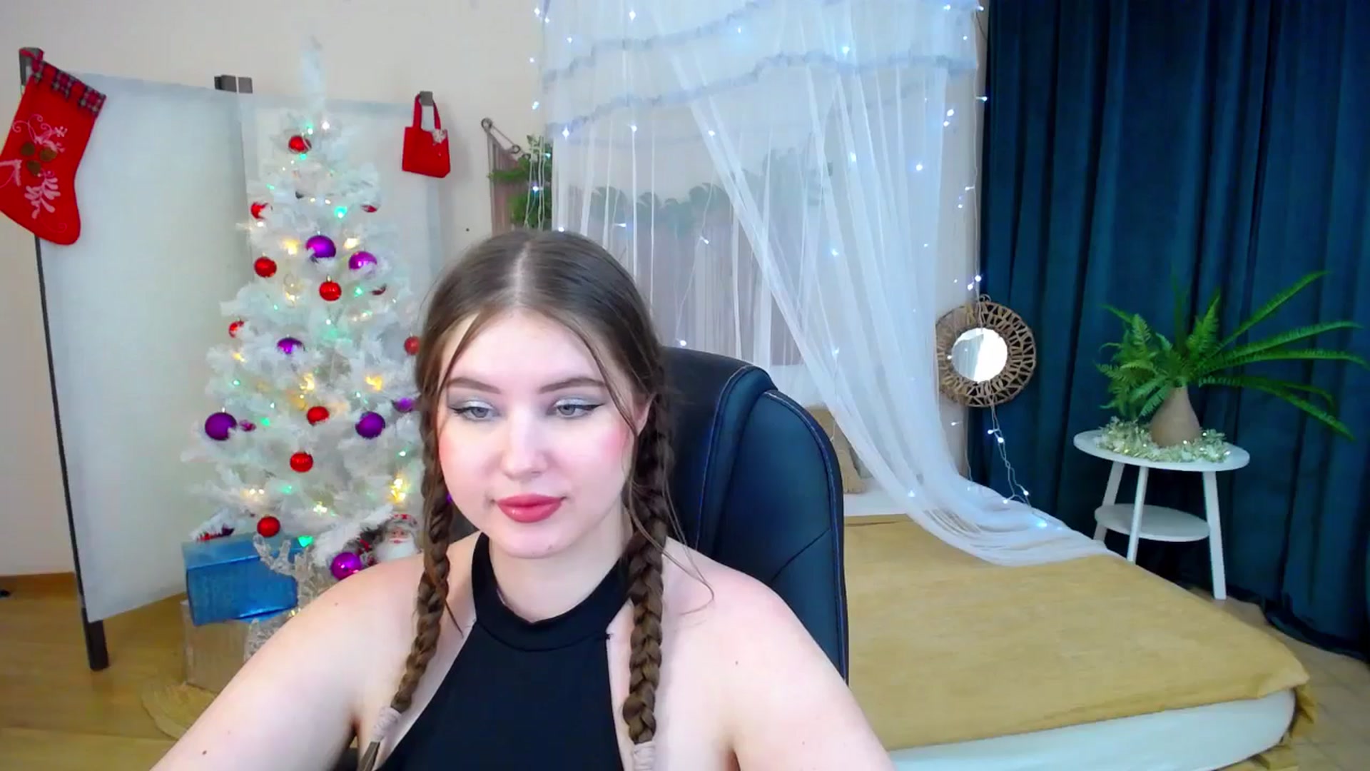 Gallery image thumbnail from AdmireMyEyes's myfreecams stream on, 12/12/2024, 01:02 image 14 of 20