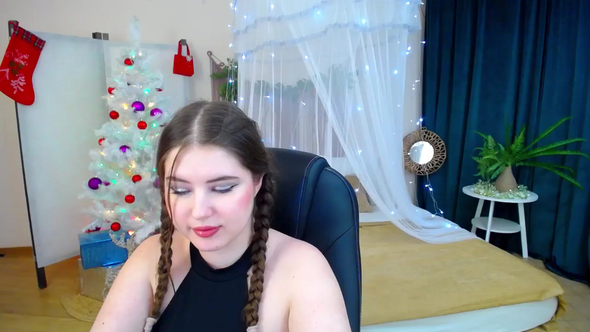 Gallery image thumbnail from AdmireMyEyes's myfreecams stream on, 12/12/2024, 01:02 image 11 of 20