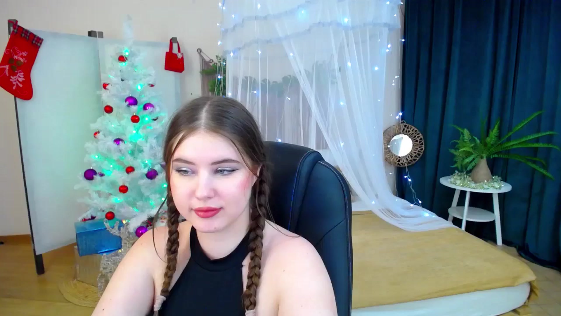 Gallery image thumbnail from AdmireMyEyes's myfreecams stream on, 12/12/2024, 01:02 image 13 of 20