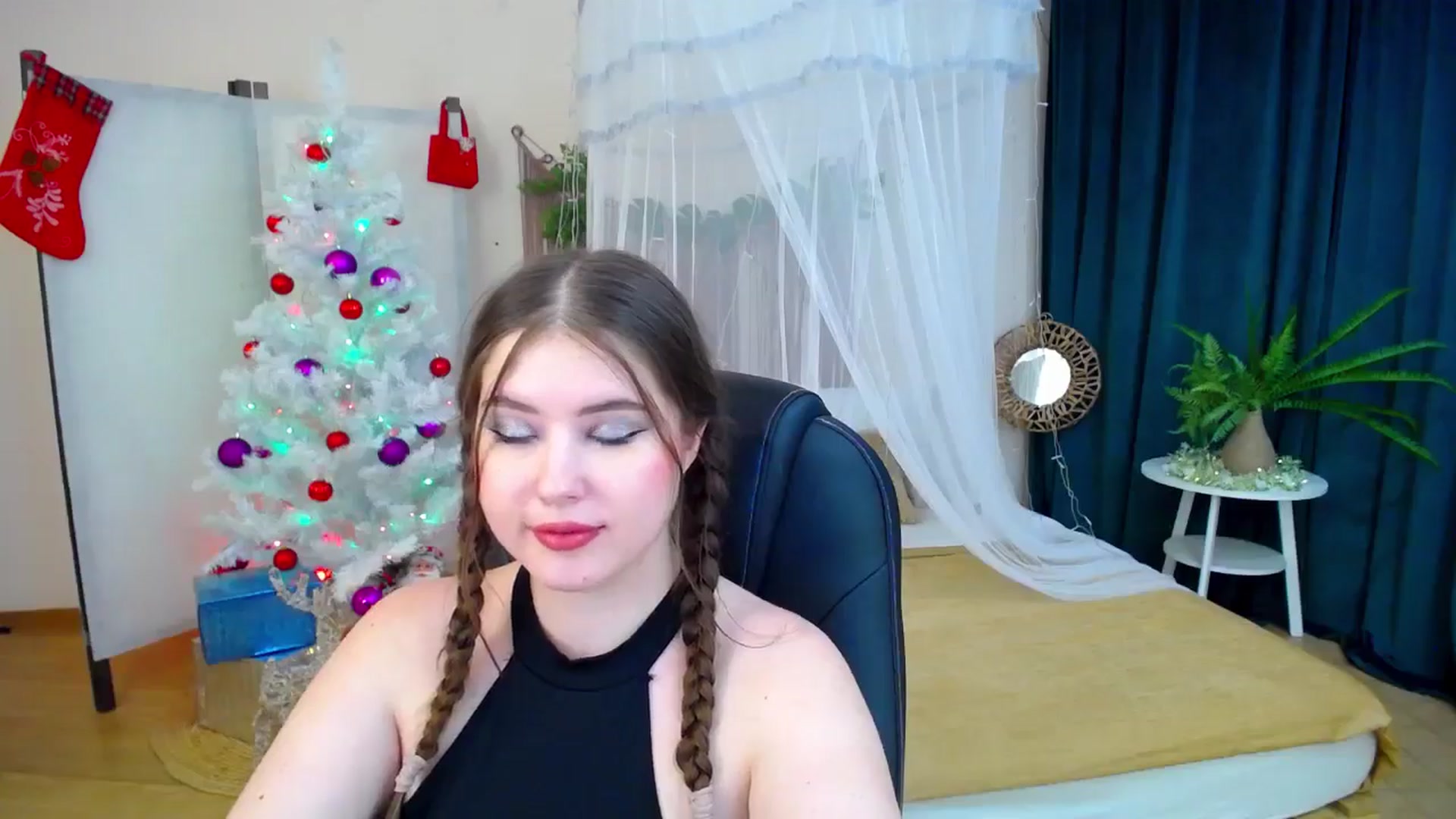 Gallery image thumbnail from AdmireMyEyes's myfreecams stream on, 12/12/2024, 01:02 image 16 of 20