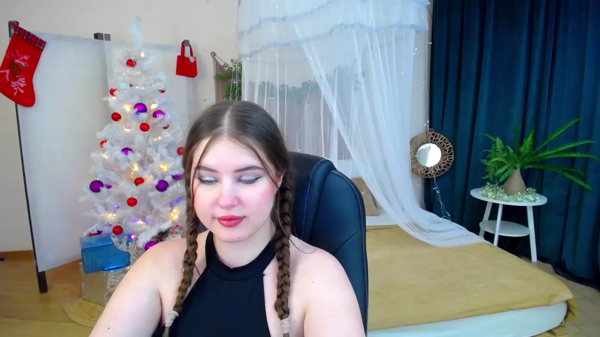 Gallery image thumbnail from AdmireMyEyes's myfreecams stream on, 12/12/2024, 01:02 image 15 of 20