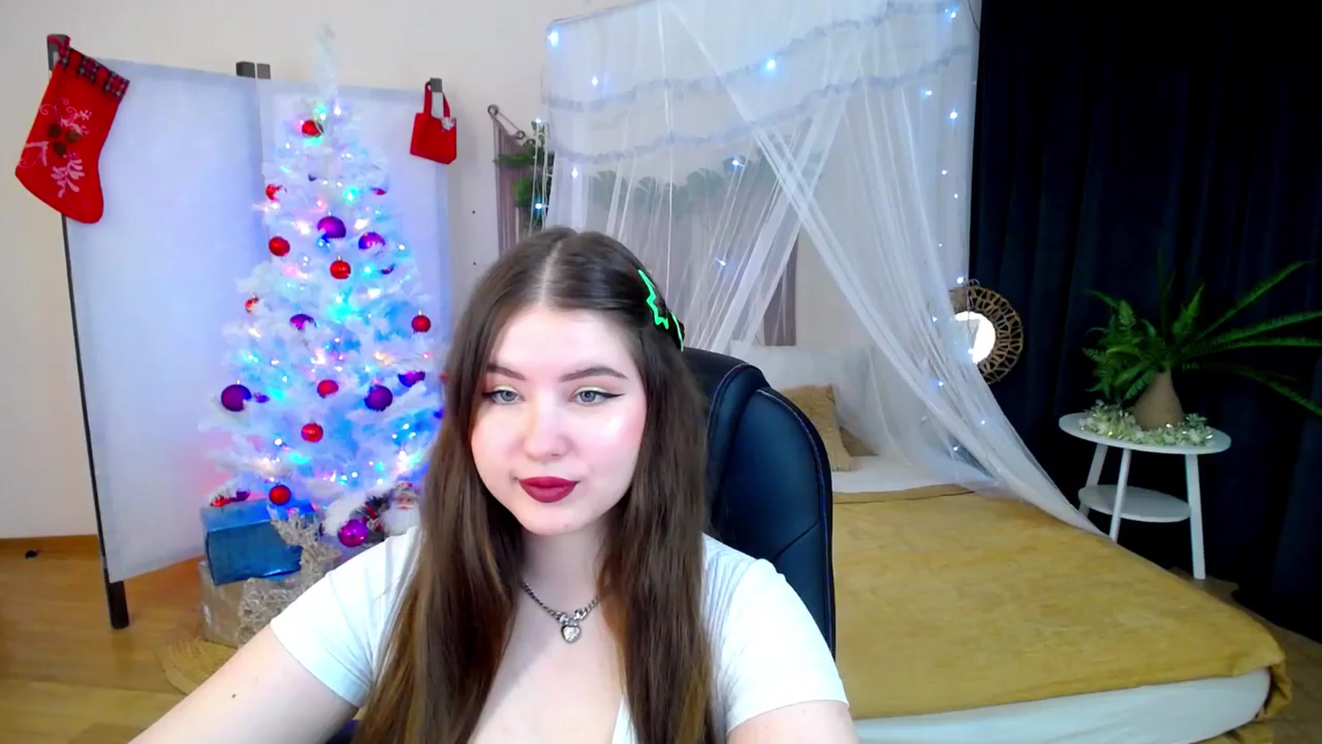 Gallery image thumbnail from AdmireMyEyes's myfreecams stream on, 12/14/2024, 11:11 image 18 of 20