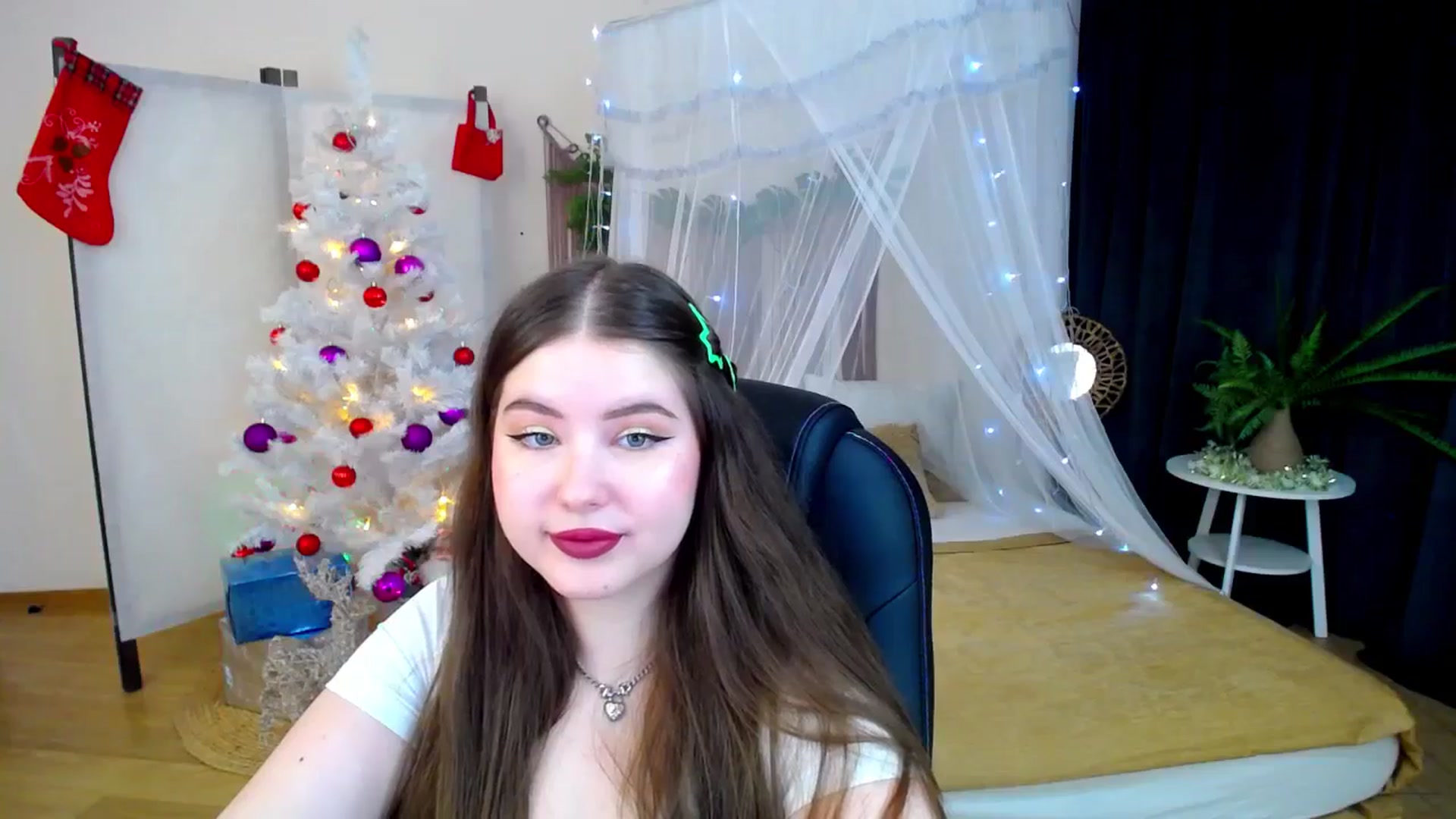 Gallery image thumbnail from AdmireMyEyes's myfreecams stream on, 12/14/2024, 11:11 image 19 of 20