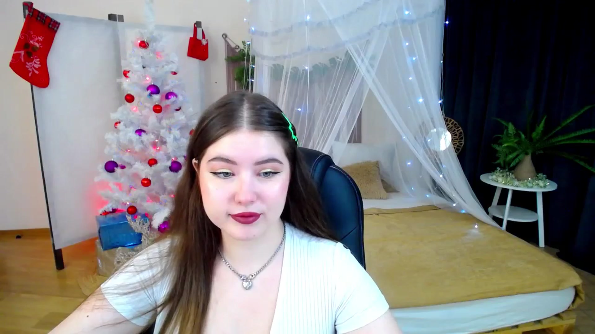 Gallery image thumbnail from AdmireMyEyes's myfreecams stream on, 12/14/2024, 11:11 image 5 of 20
