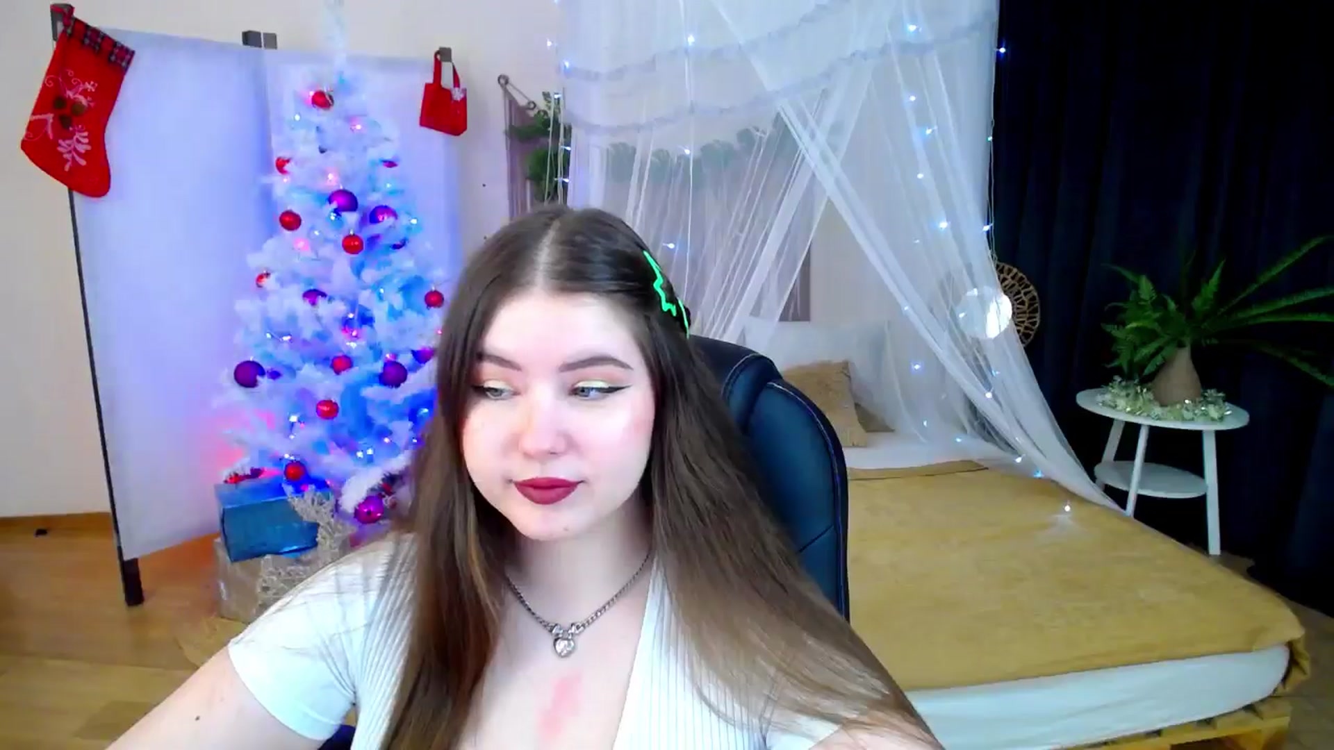 Gallery image thumbnail from AdmireMyEyes's myfreecams stream on, 12/14/2024, 11:11 image 8 of 20