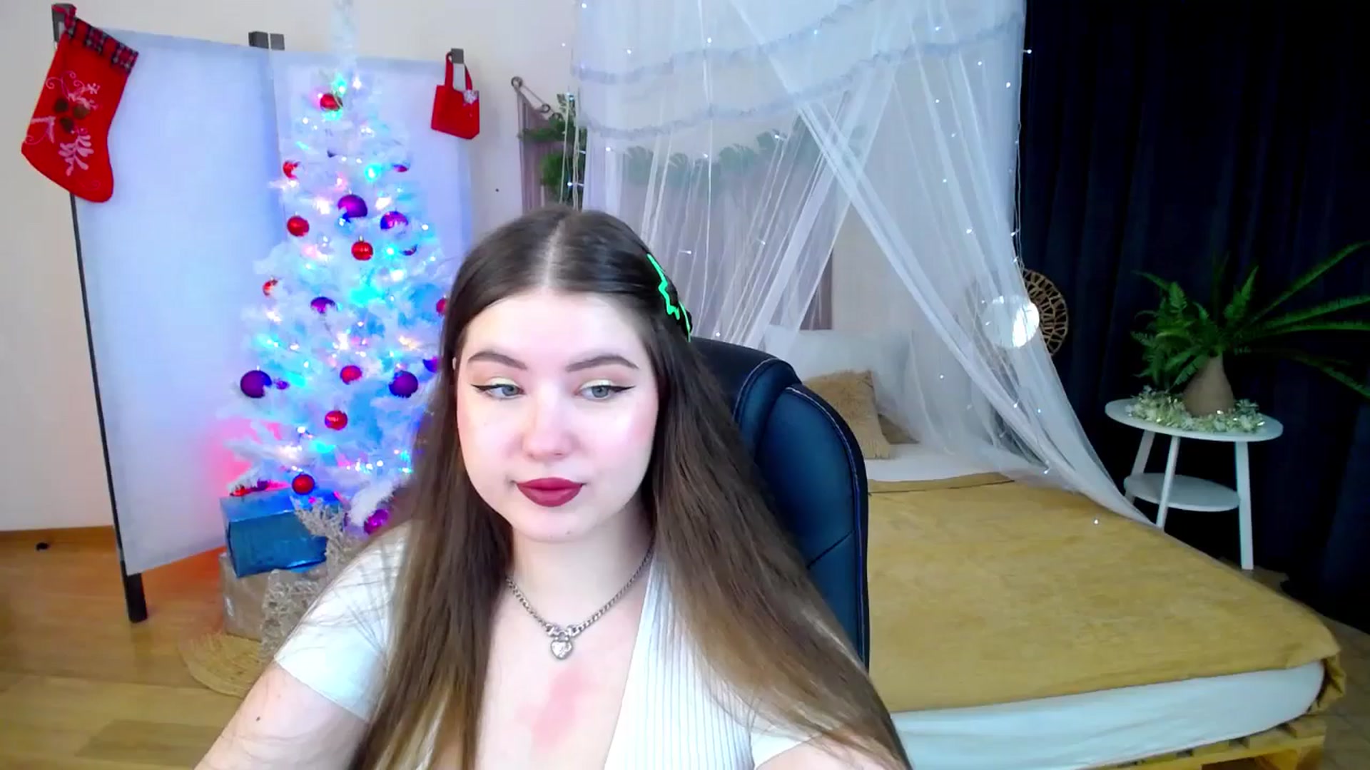 Gallery image thumbnail from AdmireMyEyes's myfreecams stream on, 12/14/2024, 11:11 image 7 of 20