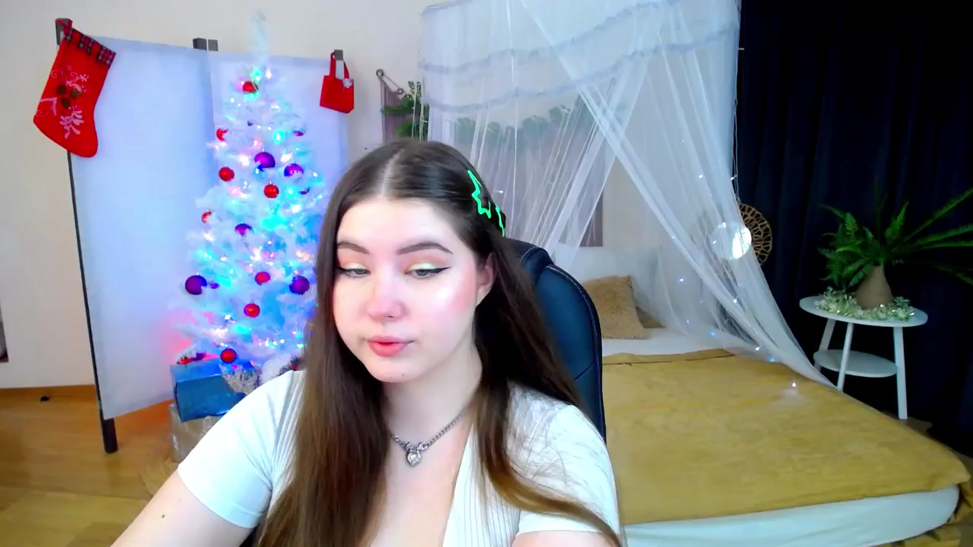Gallery image thumbnail from AdmireMyEyes's myfreecams stream on, 12/14/2024, 11:11 image 1 of 20