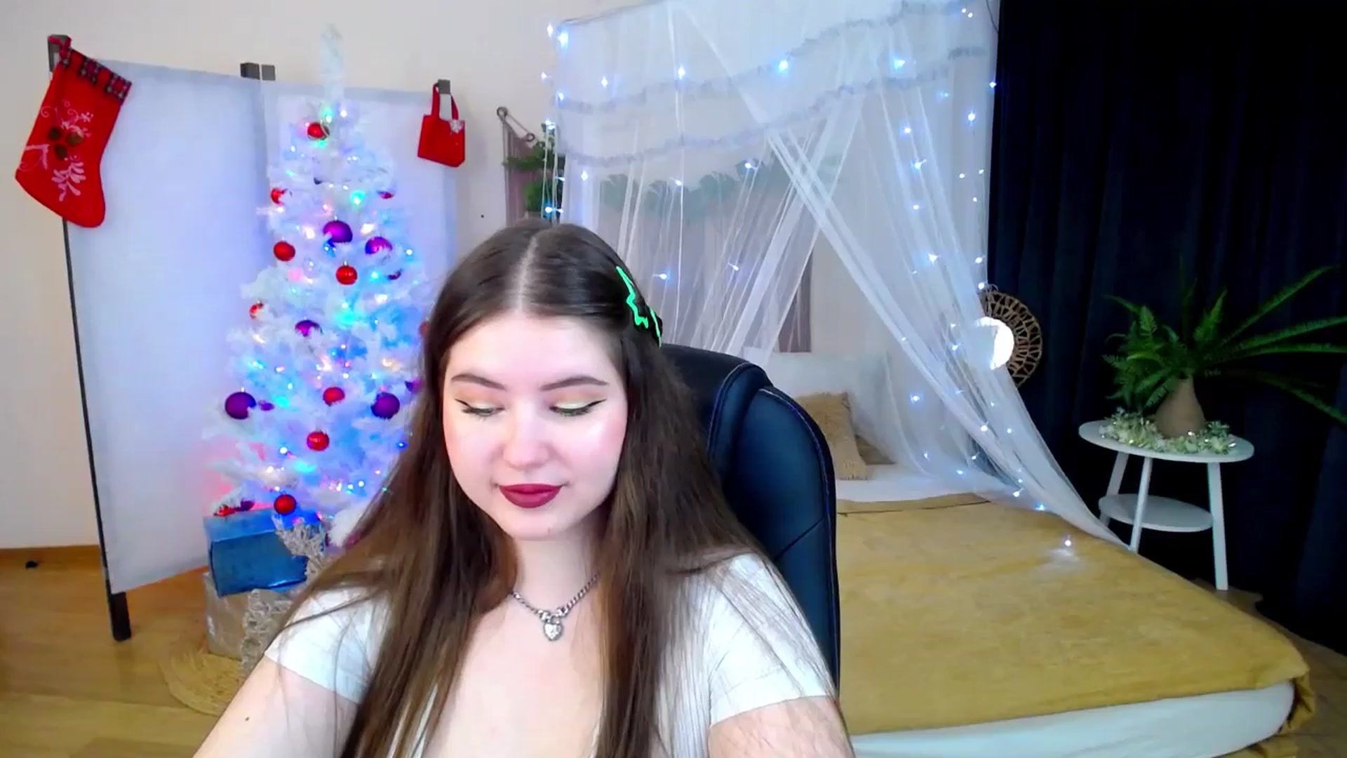 Gallery image thumbnail from AdmireMyEyes's myfreecams stream on, 12/14/2024, 11:11 image 17 of 20