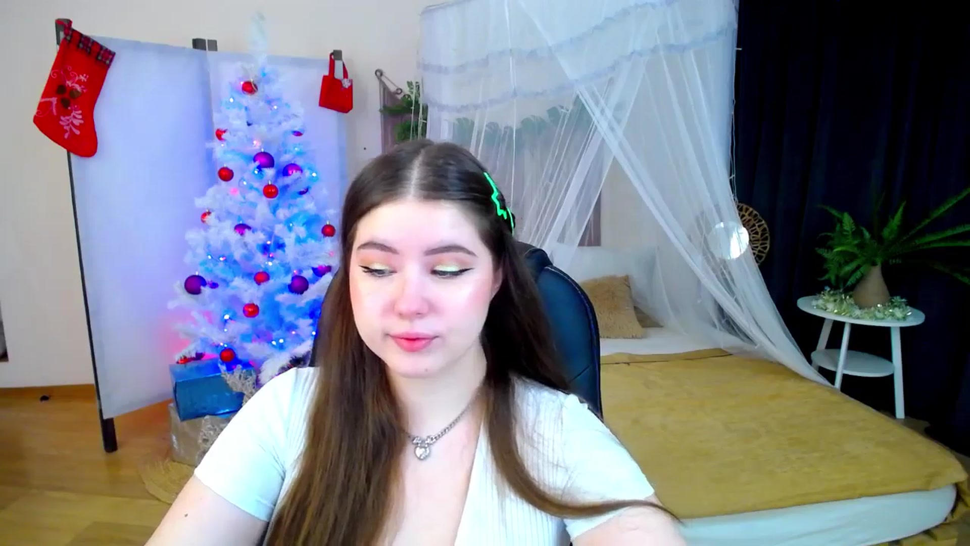 Gallery image thumbnail from AdmireMyEyes's myfreecams stream on, 12/14/2024, 11:11 image 2 of 20