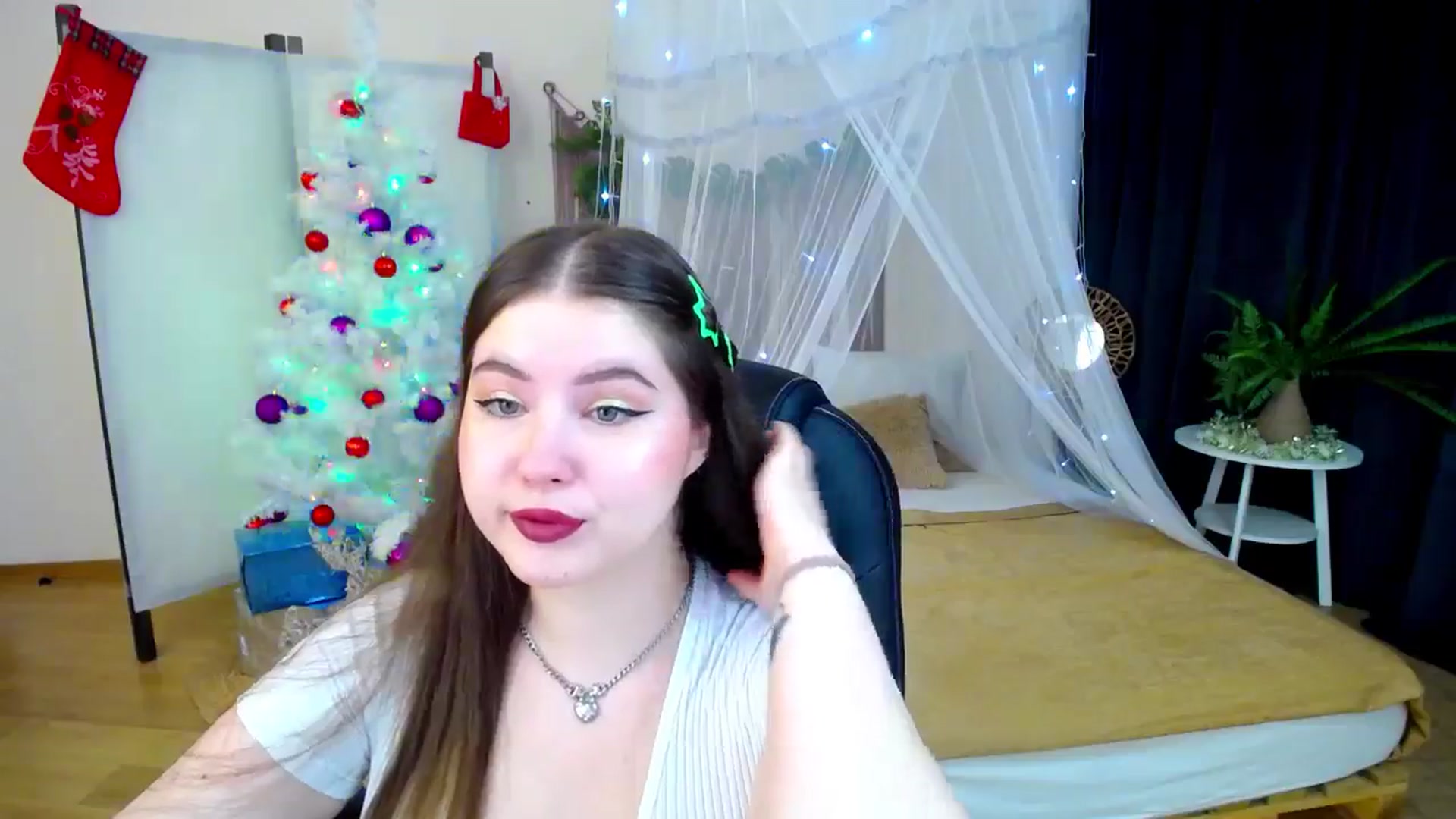 Gallery image thumbnail from AdmireMyEyes's myfreecams stream on, 12/14/2024, 11:11 image 6 of 20