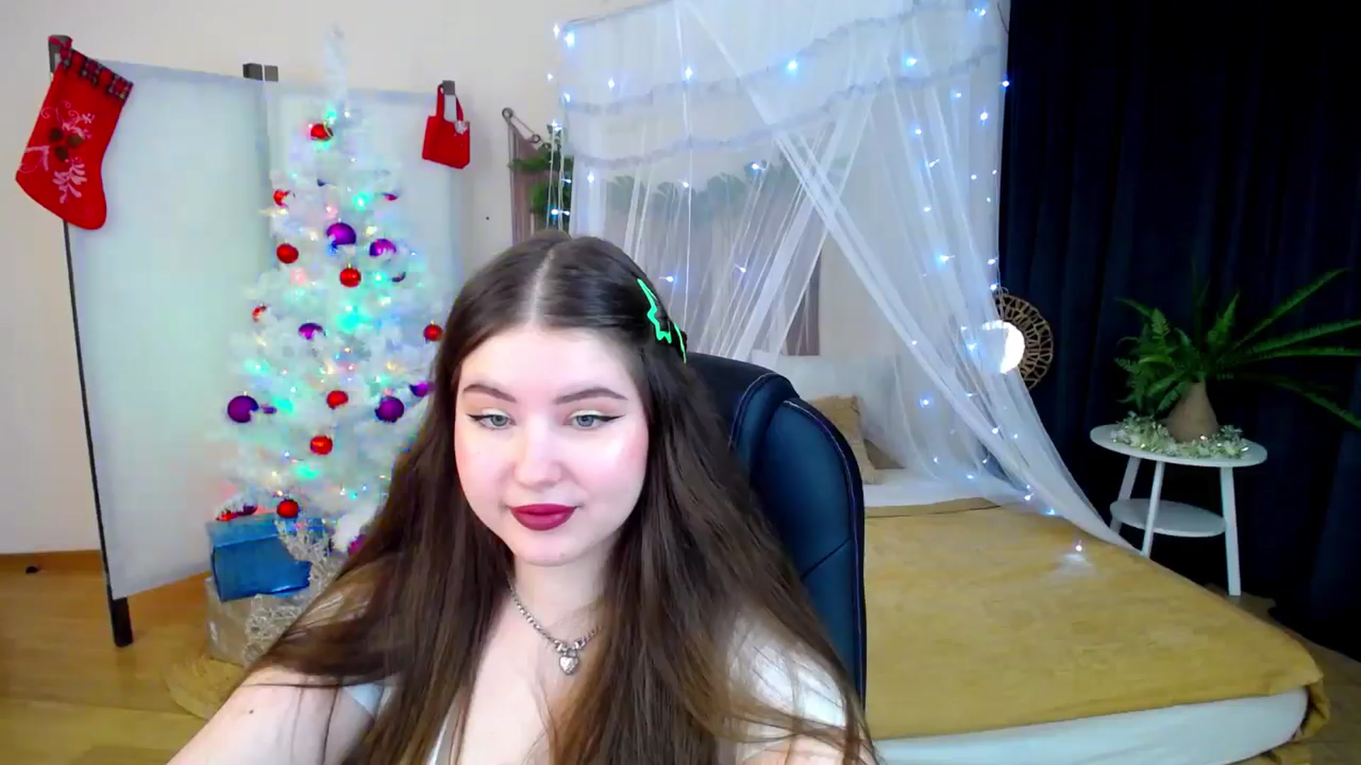 Gallery image thumbnail from AdmireMyEyes's myfreecams stream on, 12/14/2024, 11:11 image 20 of 20