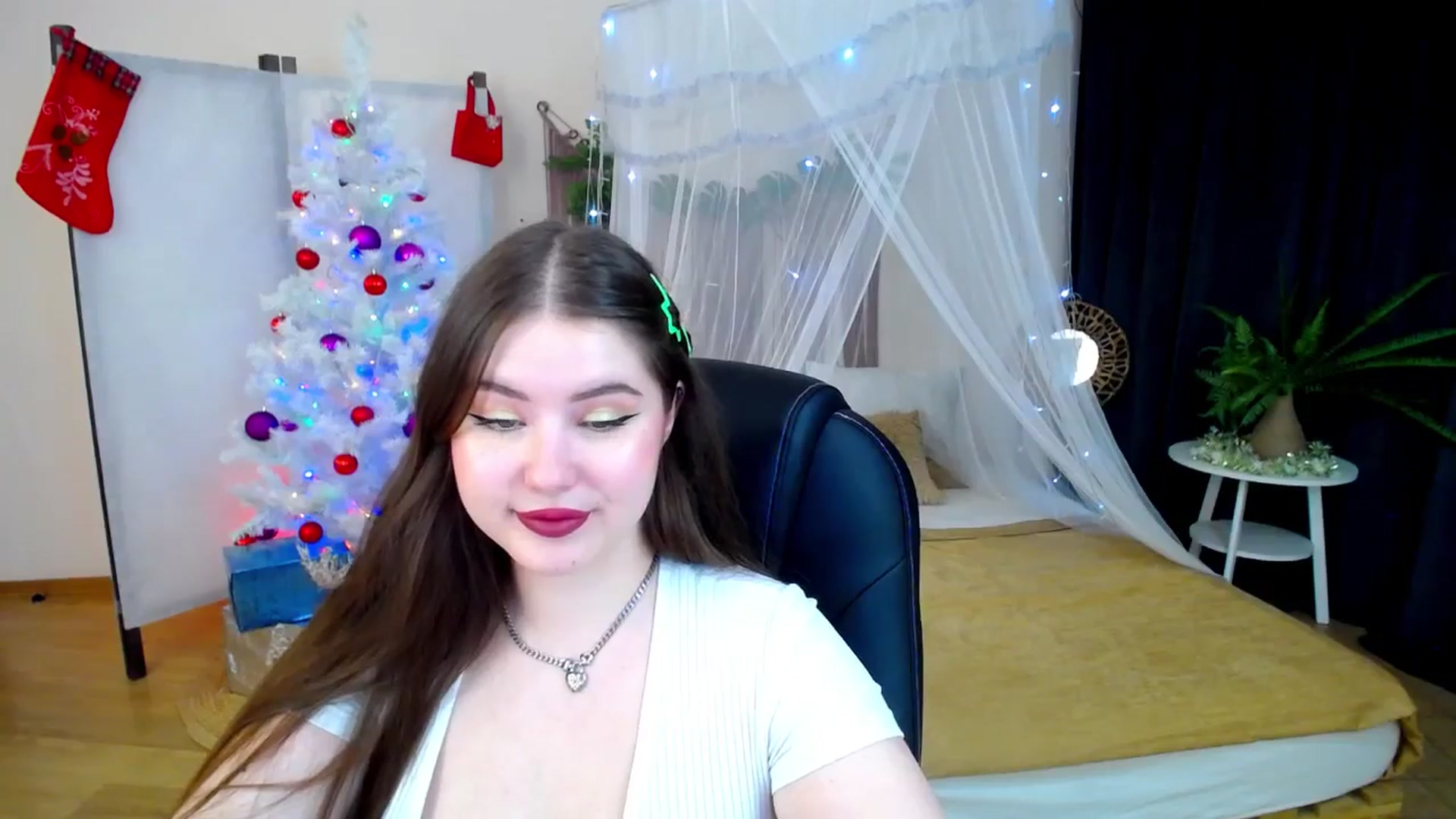 Gallery image thumbnail from AdmireMyEyes's myfreecams stream on, 12/14/2024, 12:23 image 20 of 20