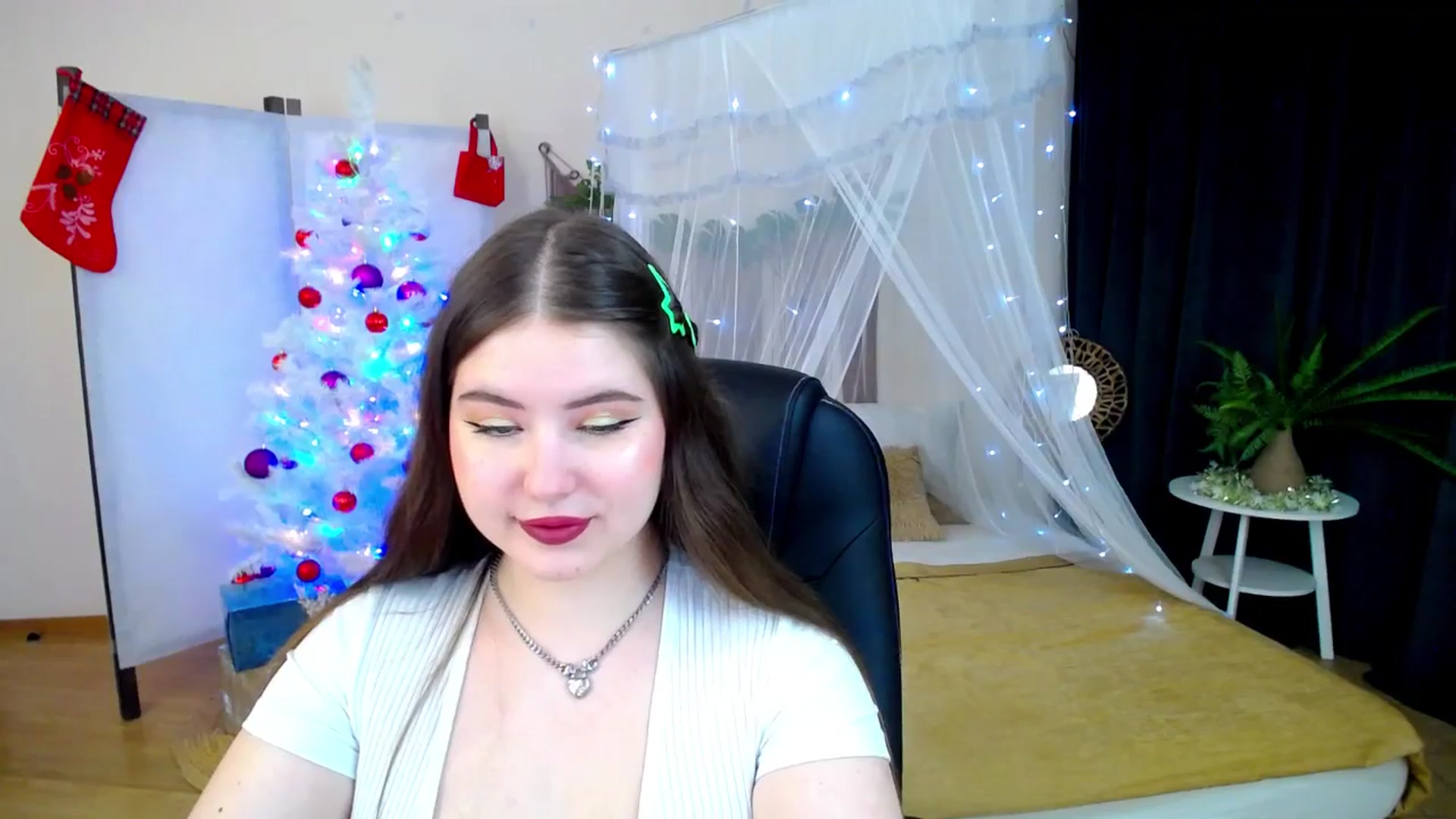 Gallery image thumbnail from AdmireMyEyes's myfreecams stream on, 12/14/2024, 12:23 image 13 of 20