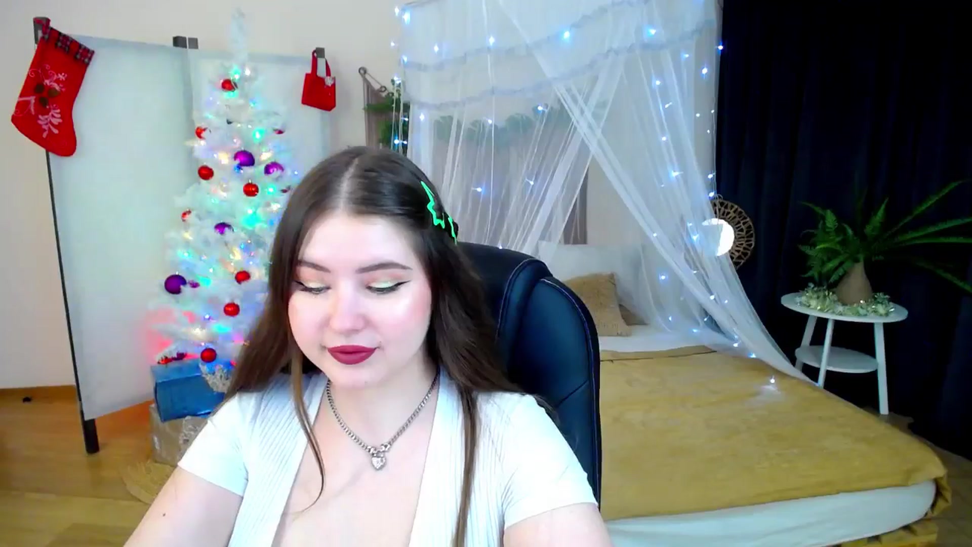 Gallery image thumbnail from AdmireMyEyes's myfreecams stream on, 12/14/2024, 12:23 image 18 of 20
