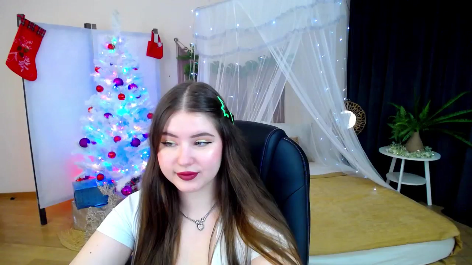 Gallery image thumbnail from AdmireMyEyes's myfreecams stream on, 12/14/2024, 12:23 image 7 of 20