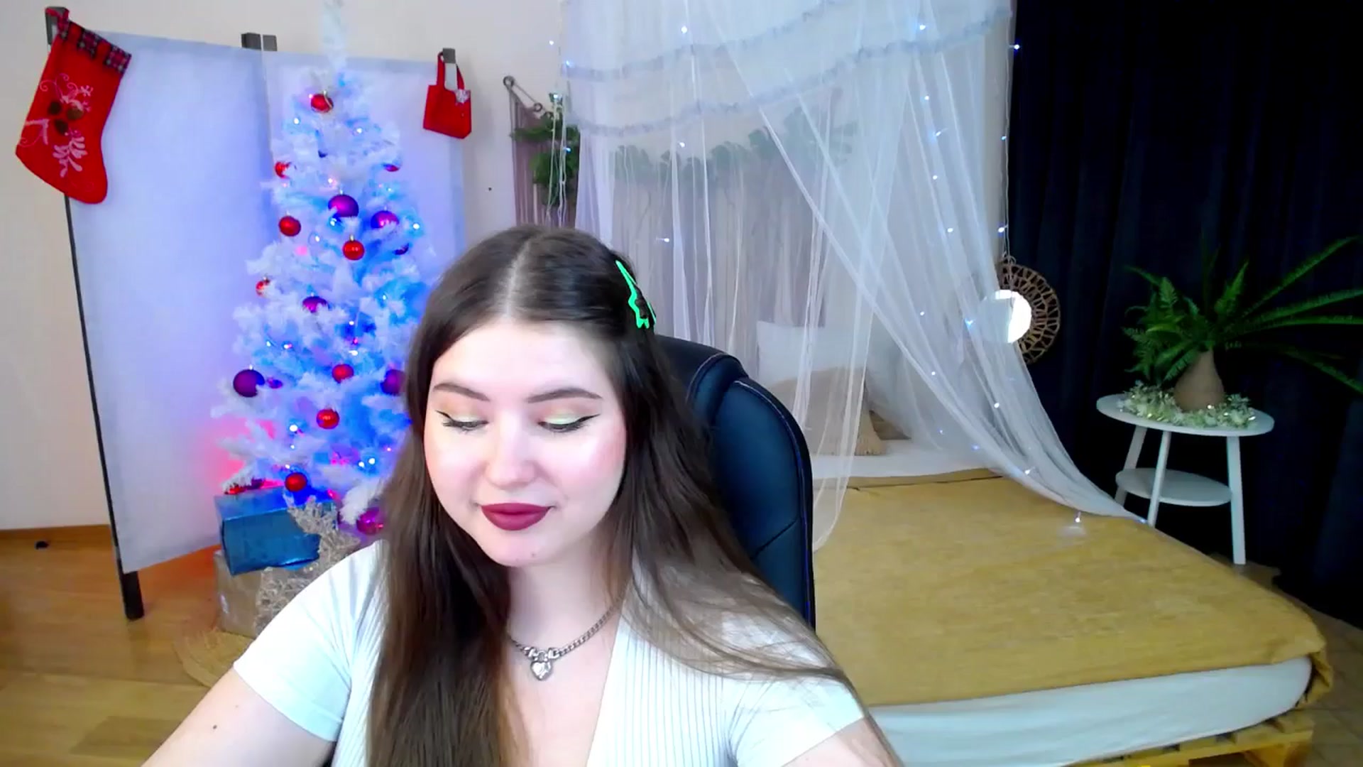 Gallery image thumbnail from AdmireMyEyes's myfreecams stream on, 12/14/2024, 14:07 image 13 of 20