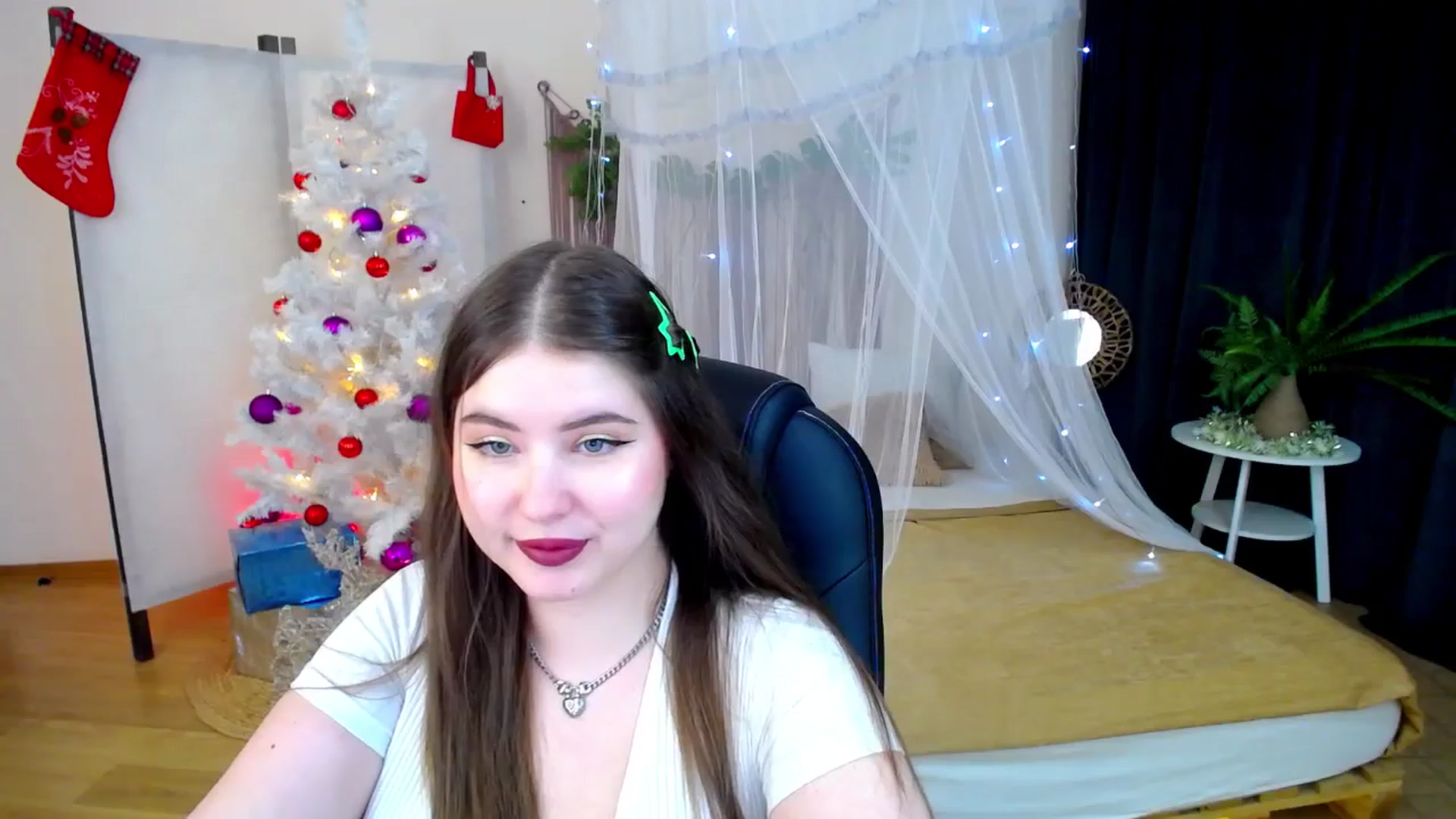 Gallery image thumbnail from AdmireMyEyes's myfreecams stream on, 12/14/2024, 14:07 image 19 of 20