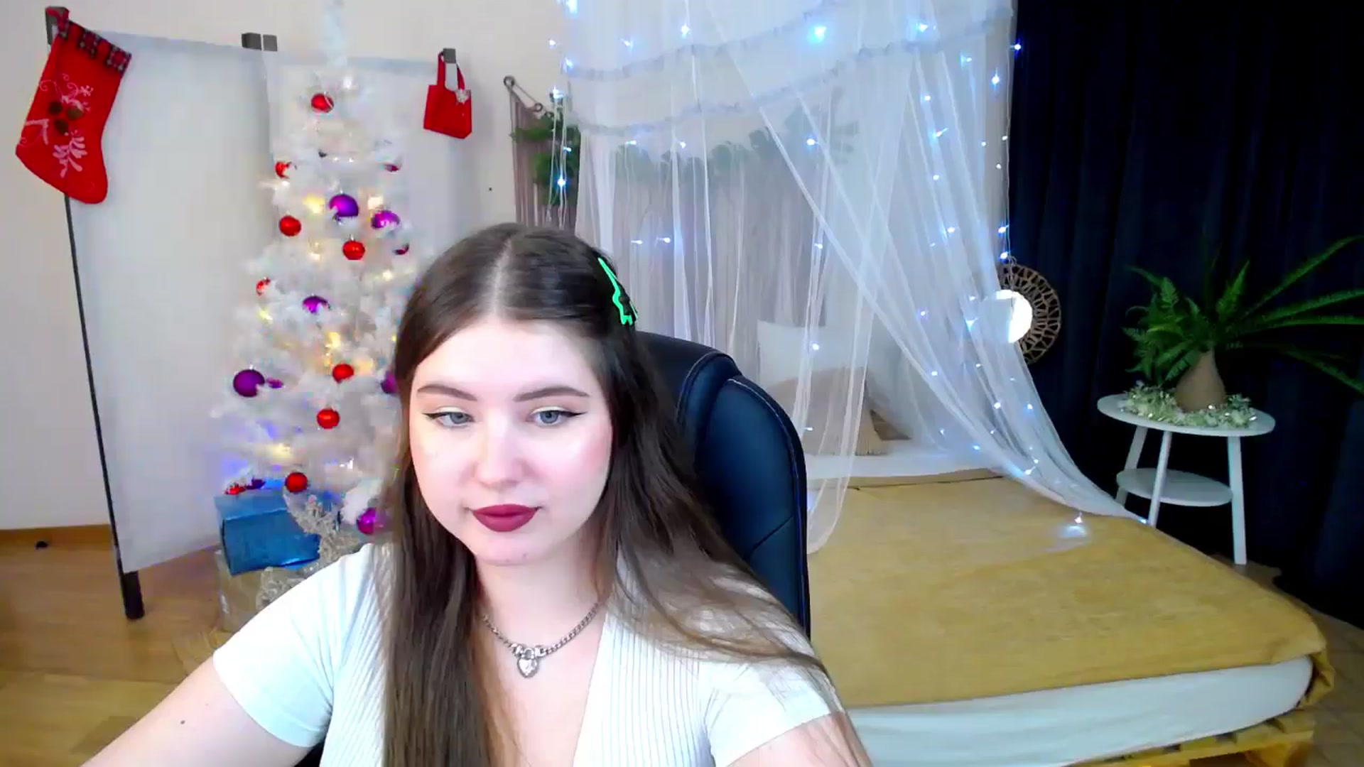 Gallery image thumbnail from AdmireMyEyes's myfreecams stream on, 12/14/2024, 14:07 image 10 of 20