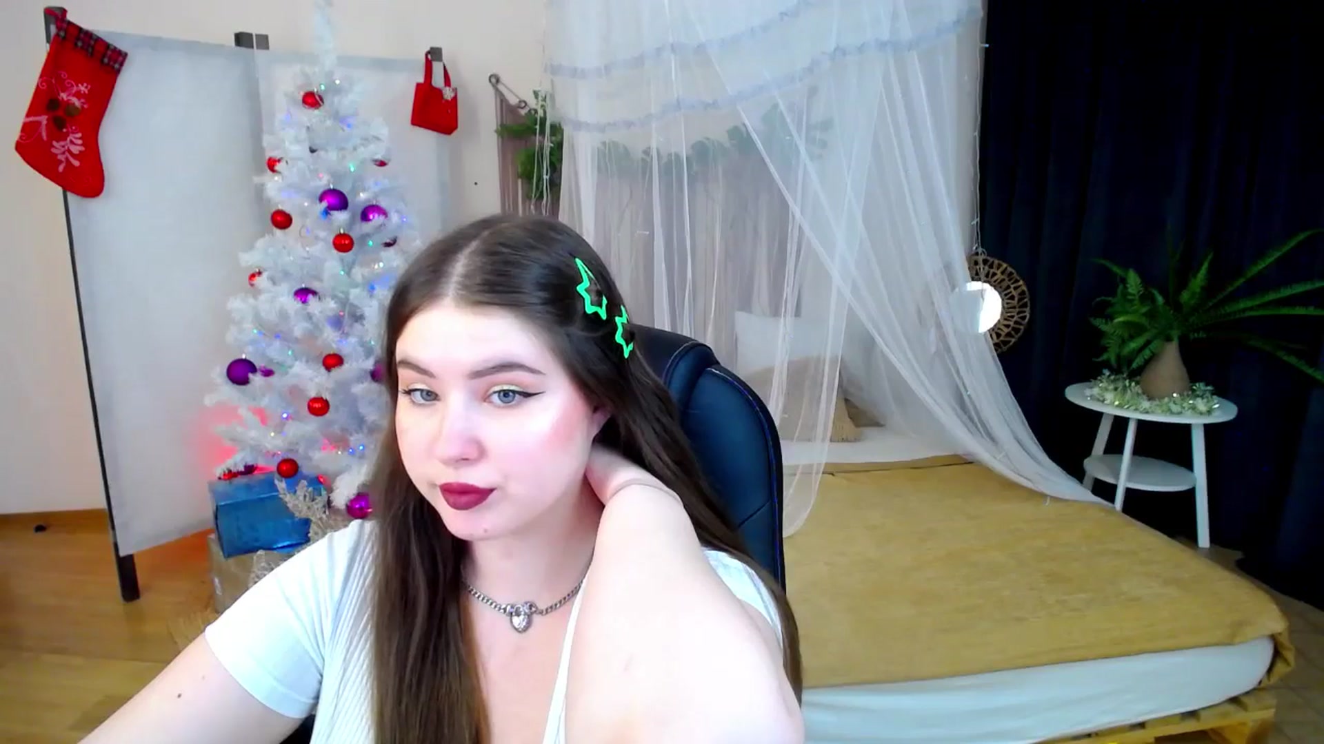 Gallery image thumbnail from AdmireMyEyes's myfreecams stream on, 12/14/2024, 14:07 image 3 of 20