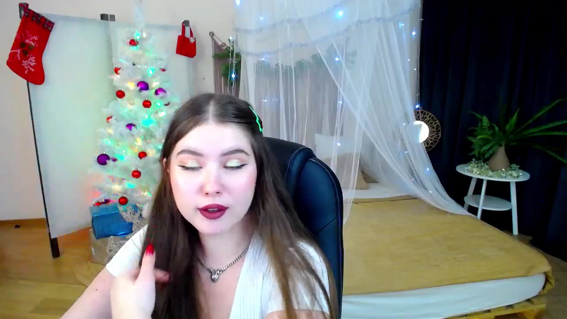 Gallery image thumbnail from AdmireMyEyes's myfreecams stream on, 12/14/2024, 14:07 image 17 of 20