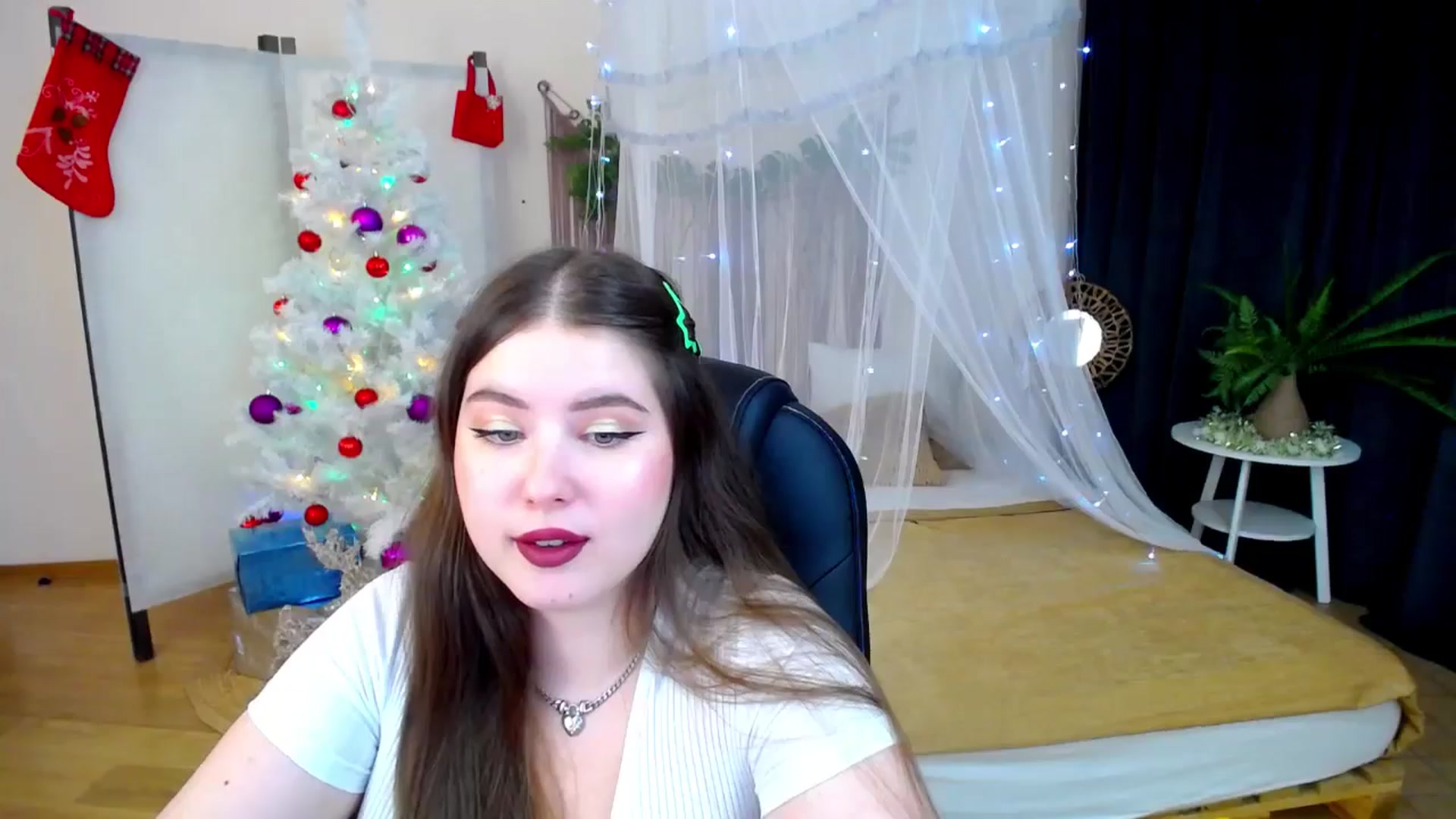 Gallery image thumbnail from AdmireMyEyes's myfreecams stream on, 12/14/2024, 14:07 image 12 of 20