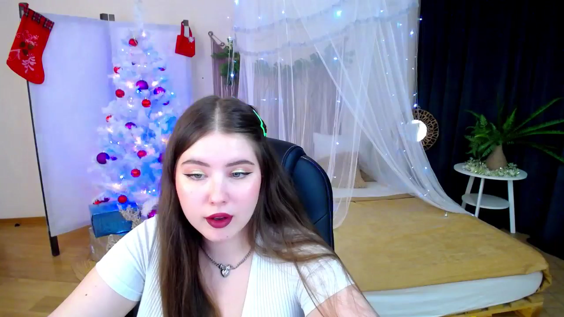 Gallery image thumbnail from AdmireMyEyes's myfreecams stream on, 12/14/2024, 14:07 image 5 of 20