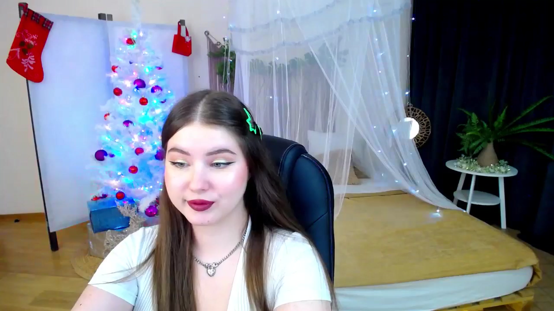 Gallery image thumbnail from AdmireMyEyes's myfreecams stream on, 12/14/2024, 14:07 image 20 of 20