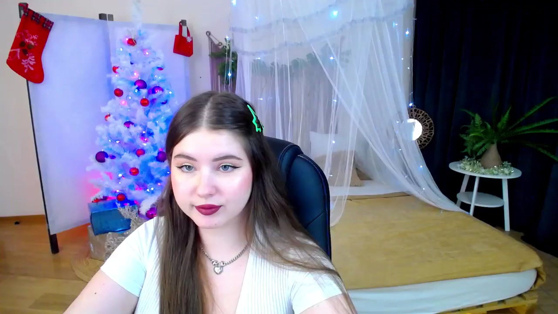 Gallery image thumbnail from AdmireMyEyes's myfreecams stream on, 12/14/2024, 14:07 image 11 of 20