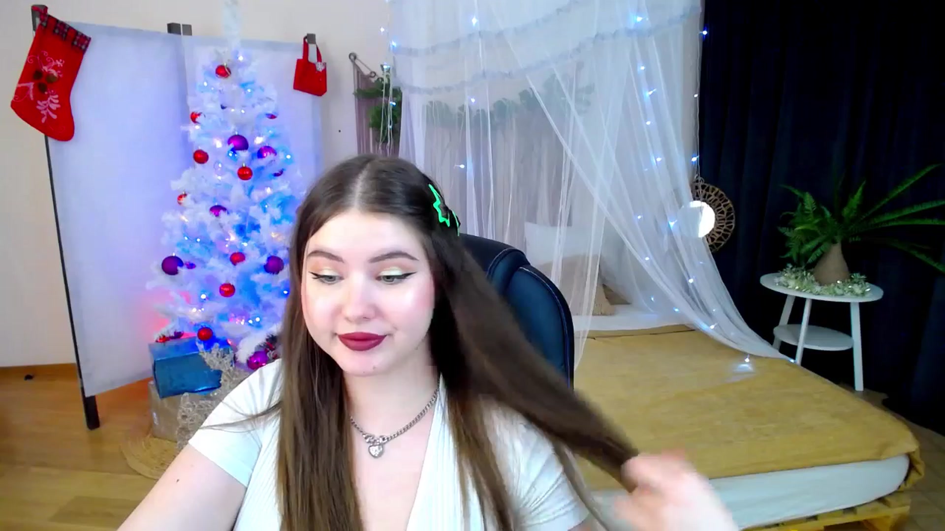 Gallery image thumbnail from AdmireMyEyes's myfreecams stream on, 12/14/2024, 14:07 image 18 of 20