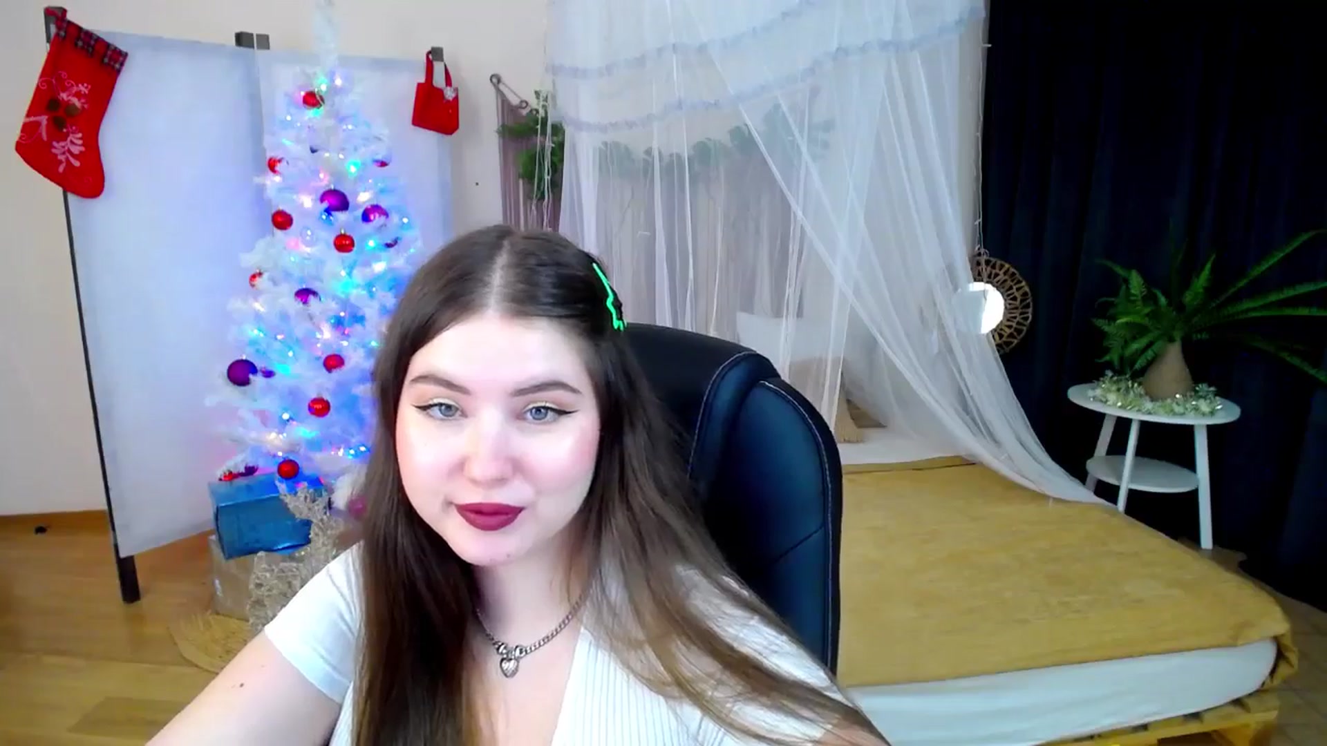 Gallery image thumbnail from AdmireMyEyes's myfreecams stream on, 12/14/2024, 14:07 image 15 of 20